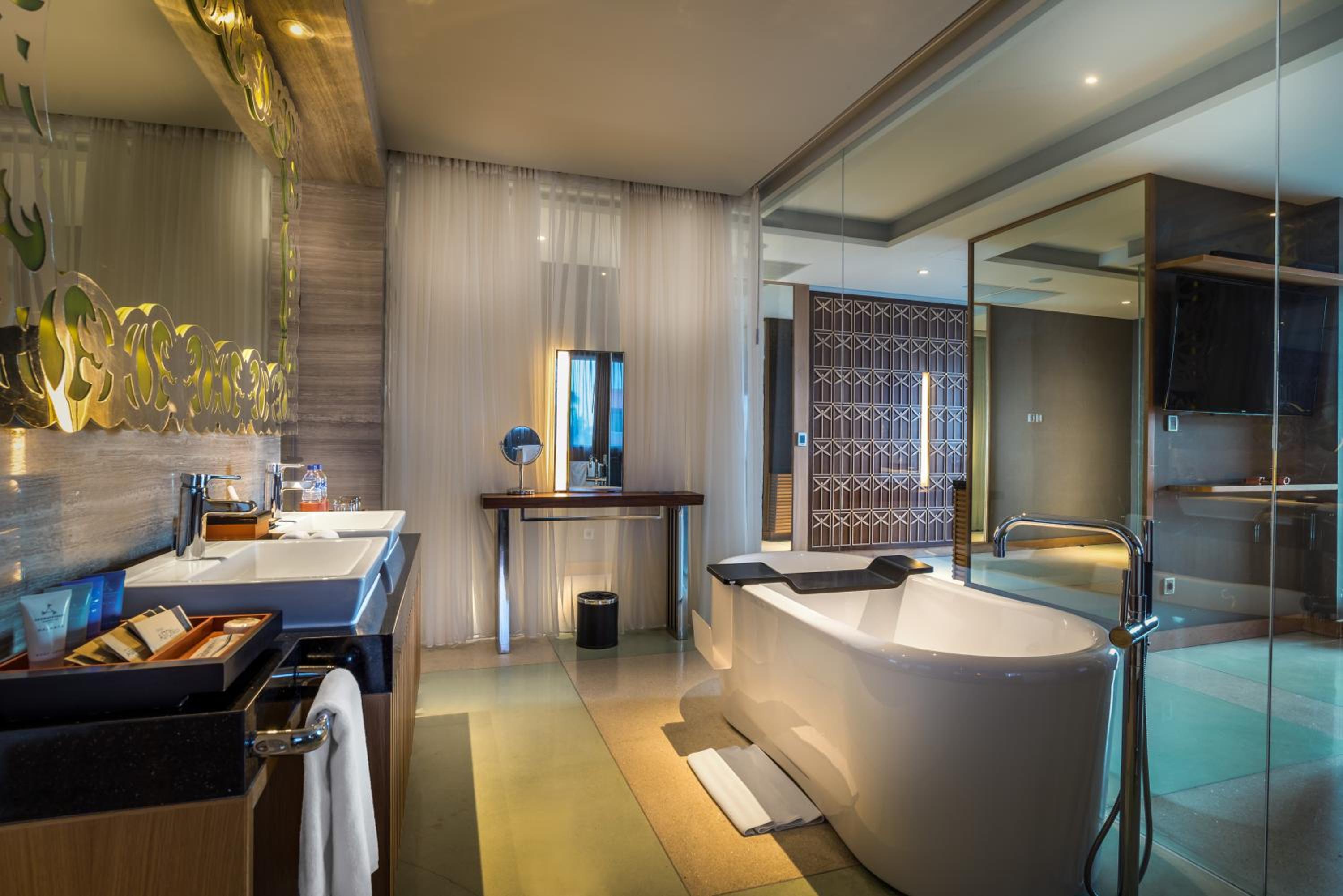 Ocean View Suite - Photo 3
