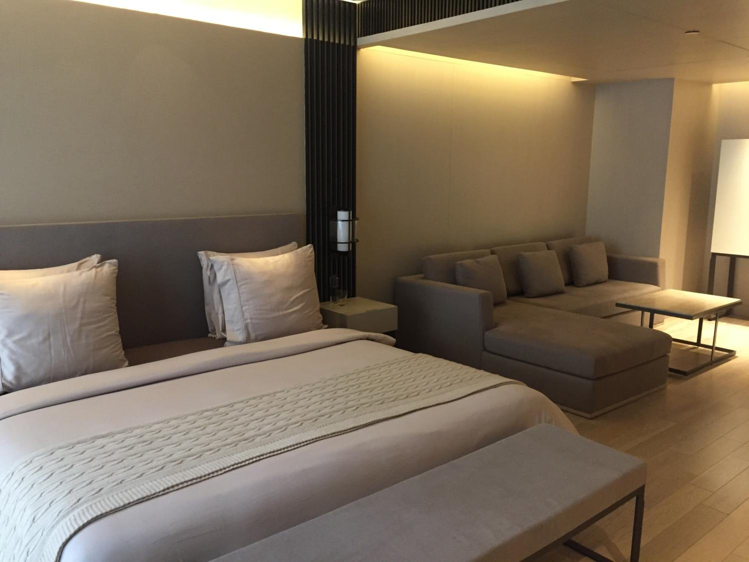 Corporate Suite with Hi-Tea & Club Lounge Access, 15% Dis on Laundry & 20% Dis on Spa, 2 way Airport Transfer, Floor Butler Service