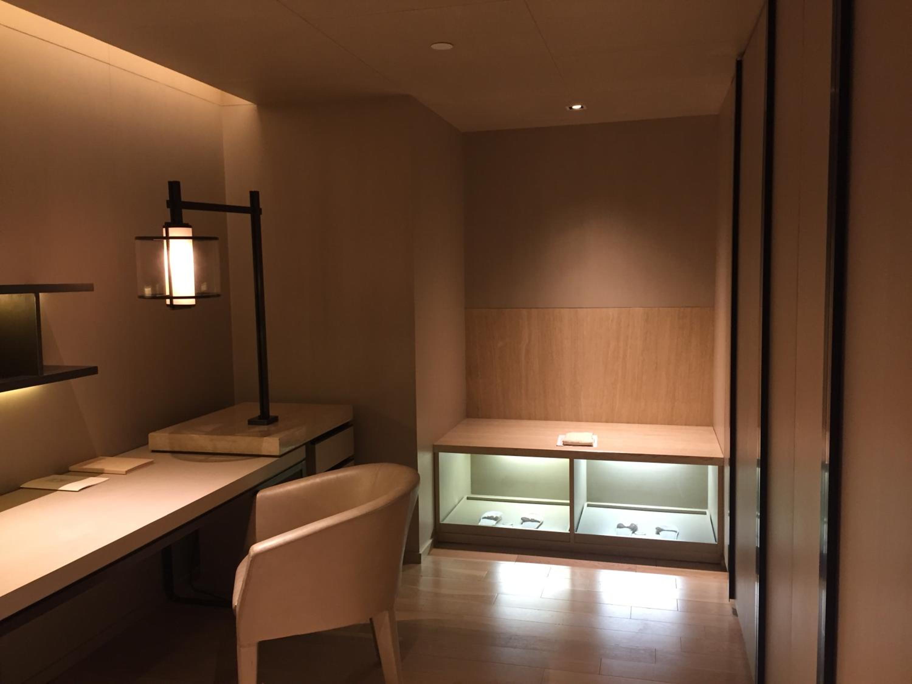 Corporate Suite with Hi-Tea & Club Lounge Access, 15% Dis on Laundry & 20% Dis on Spa, 2 way Airport Transfer, Floor Butler Service