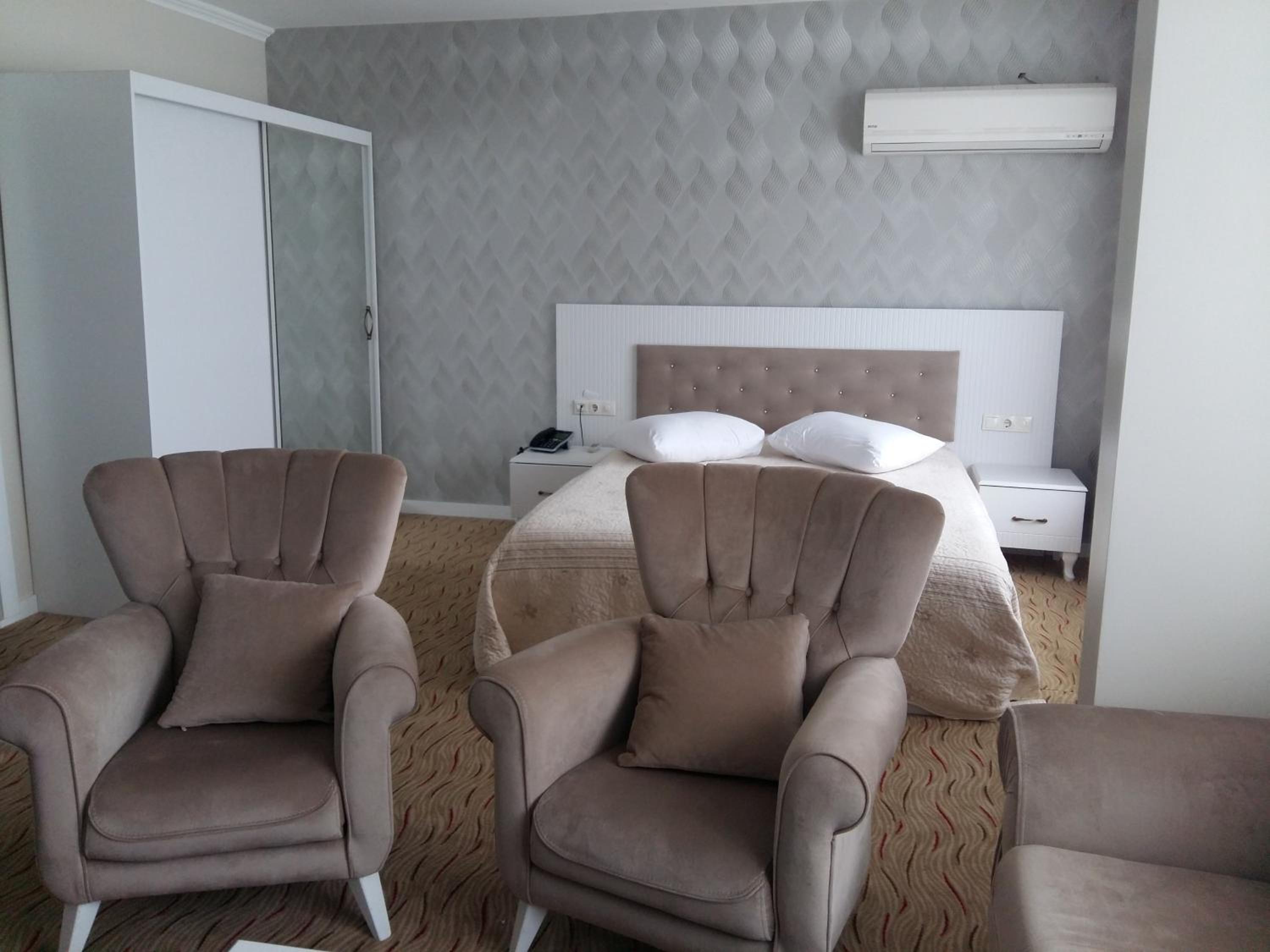 Junior Suite (2 Adults + 1 Child) - Photo 9