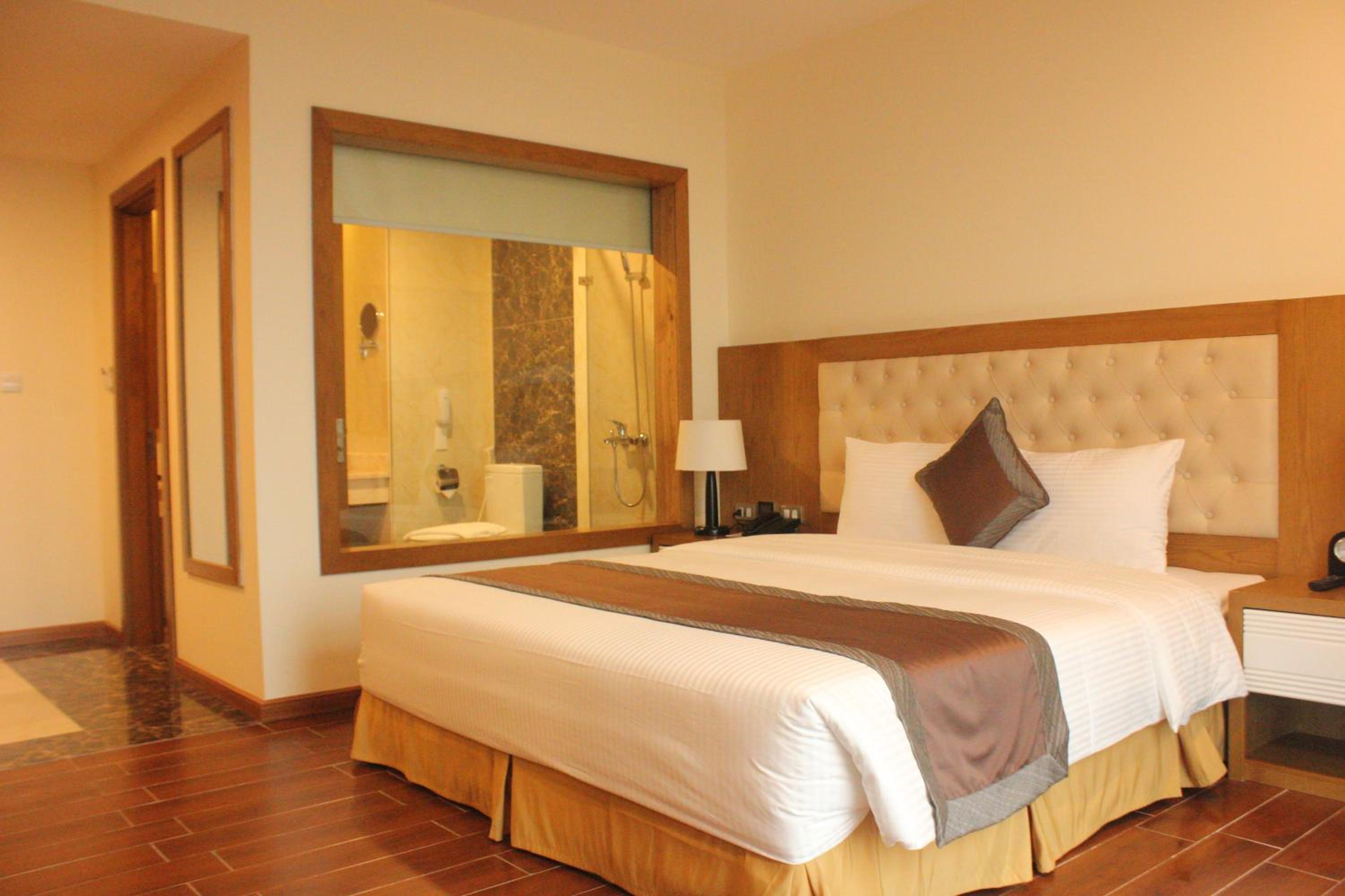 Deluxe King Room photo 1