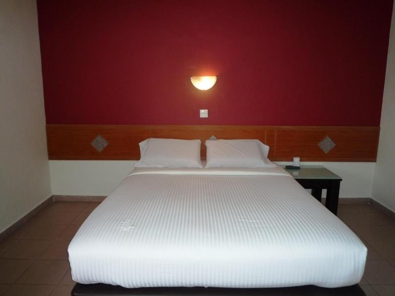 Standard Queen Room