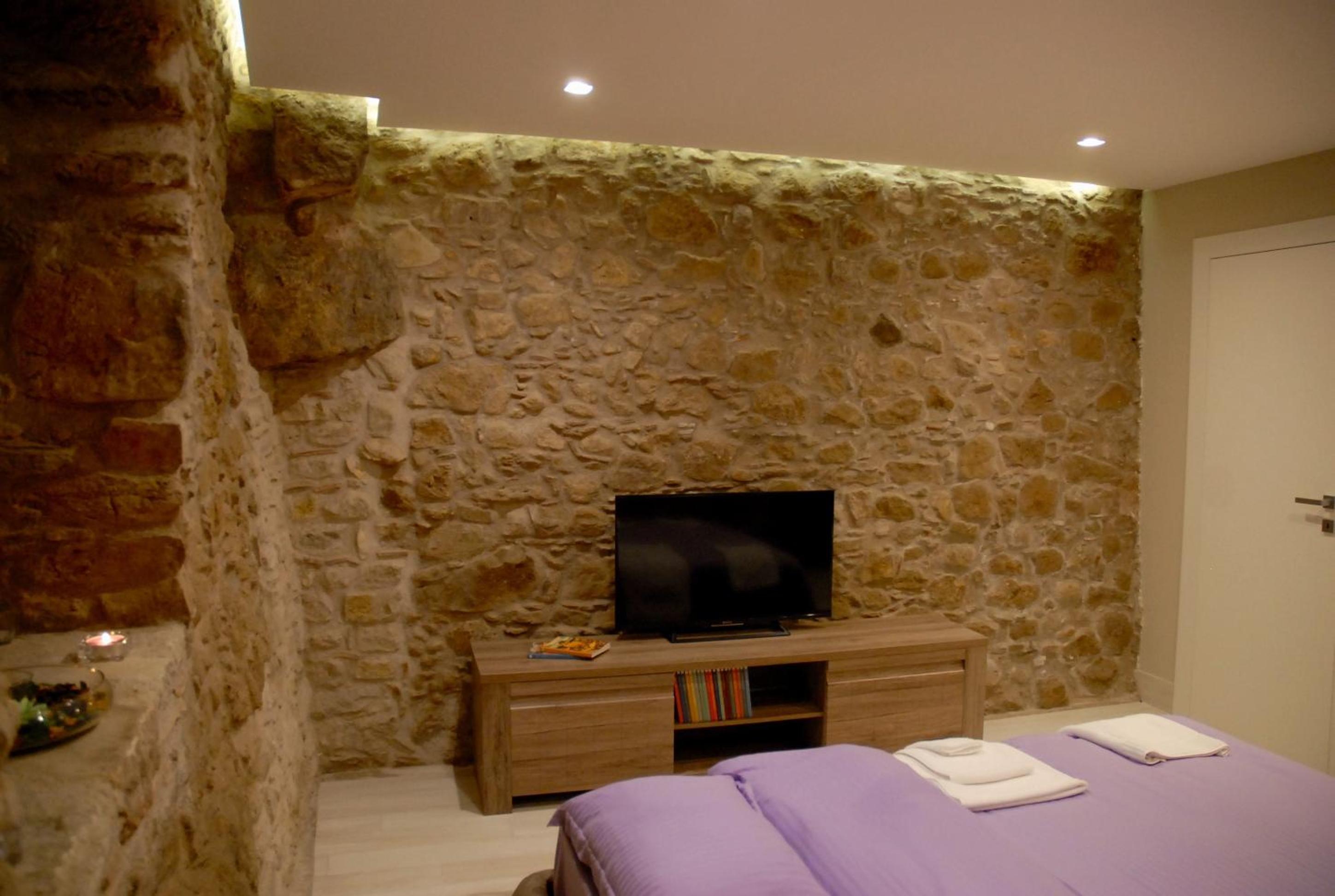 One-Bedroom House - Photo 1