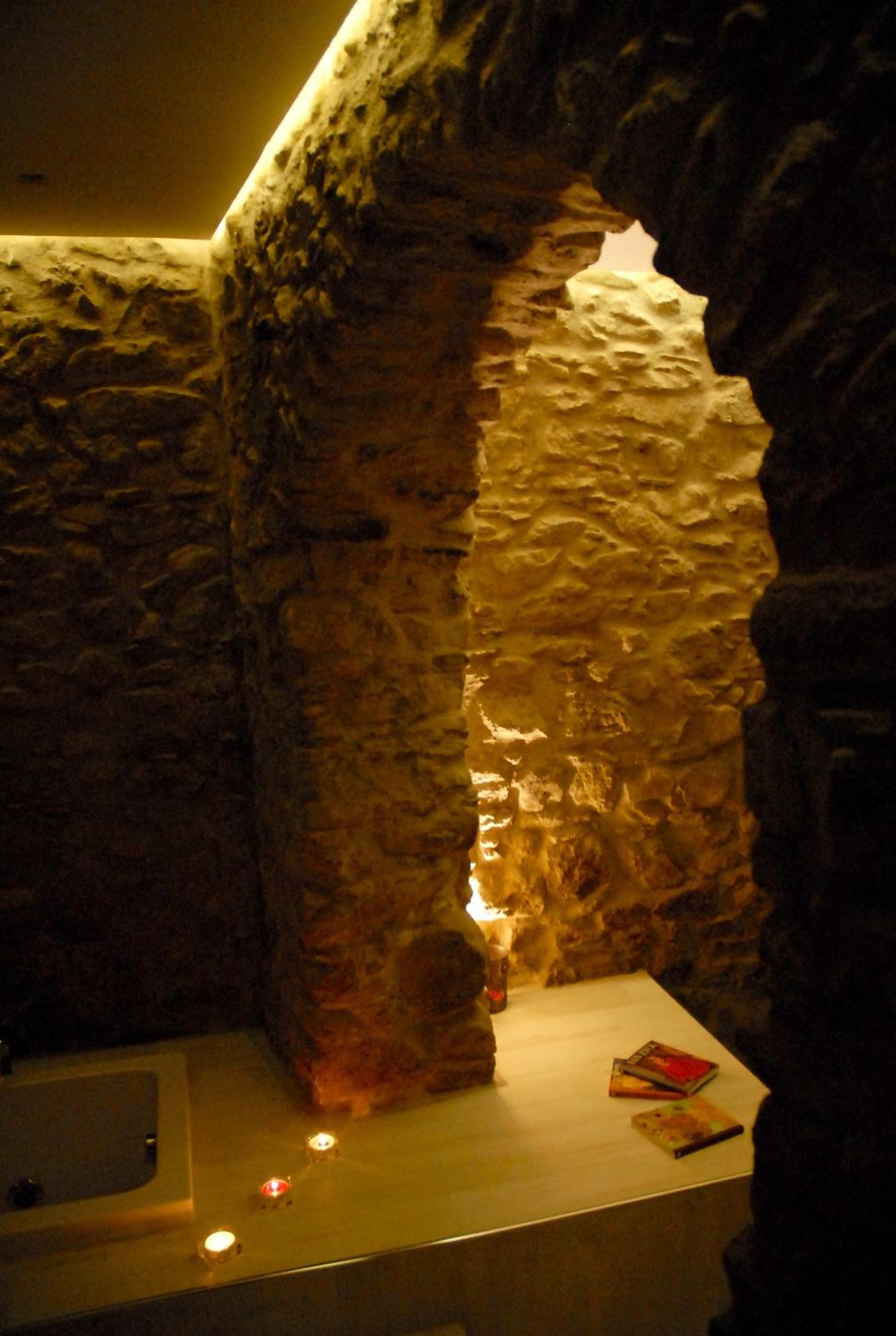 One-Bedroom House - Photo 16