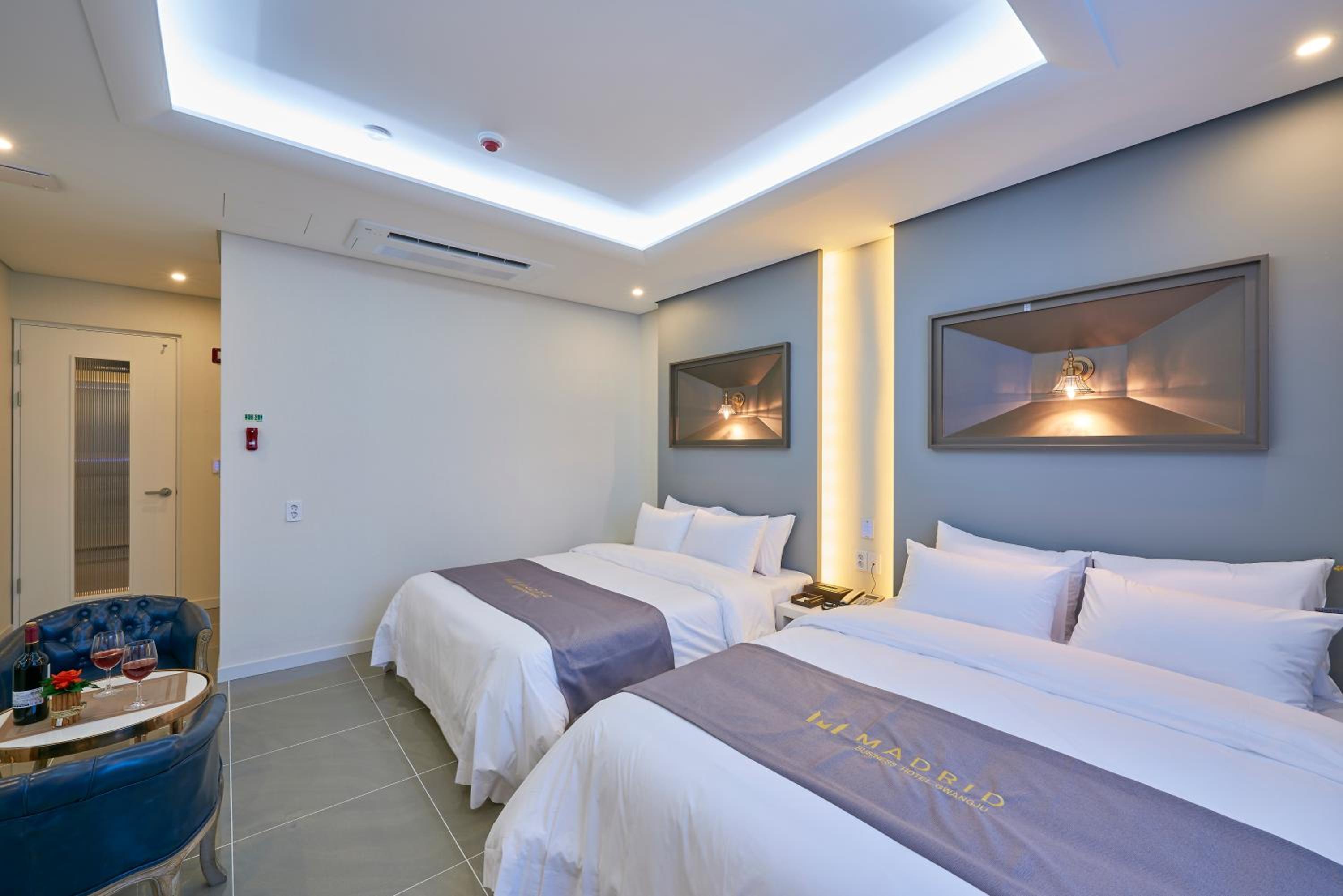 Standard Twin Room photo 2