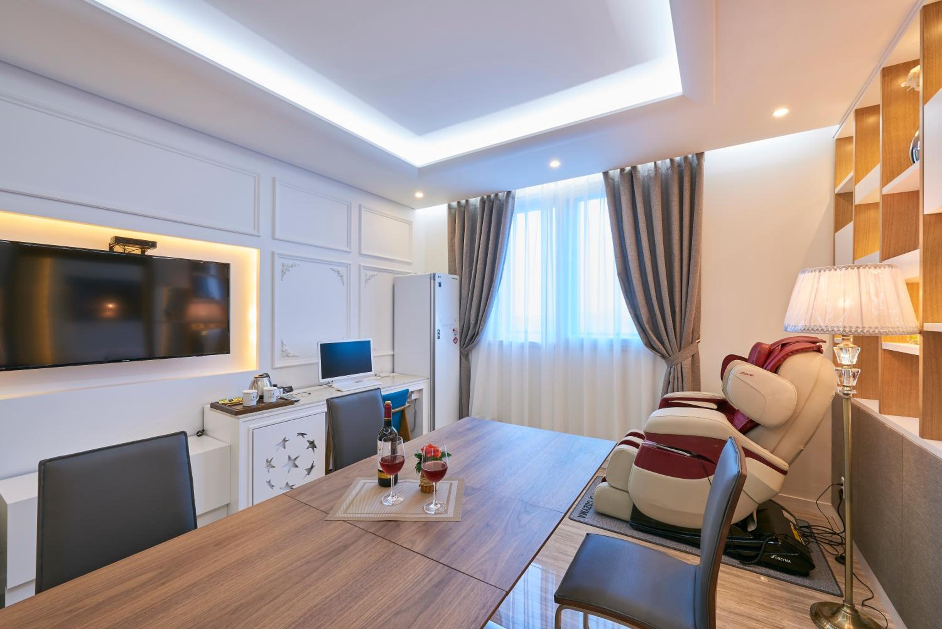 Suite with Spa Bath photo 3