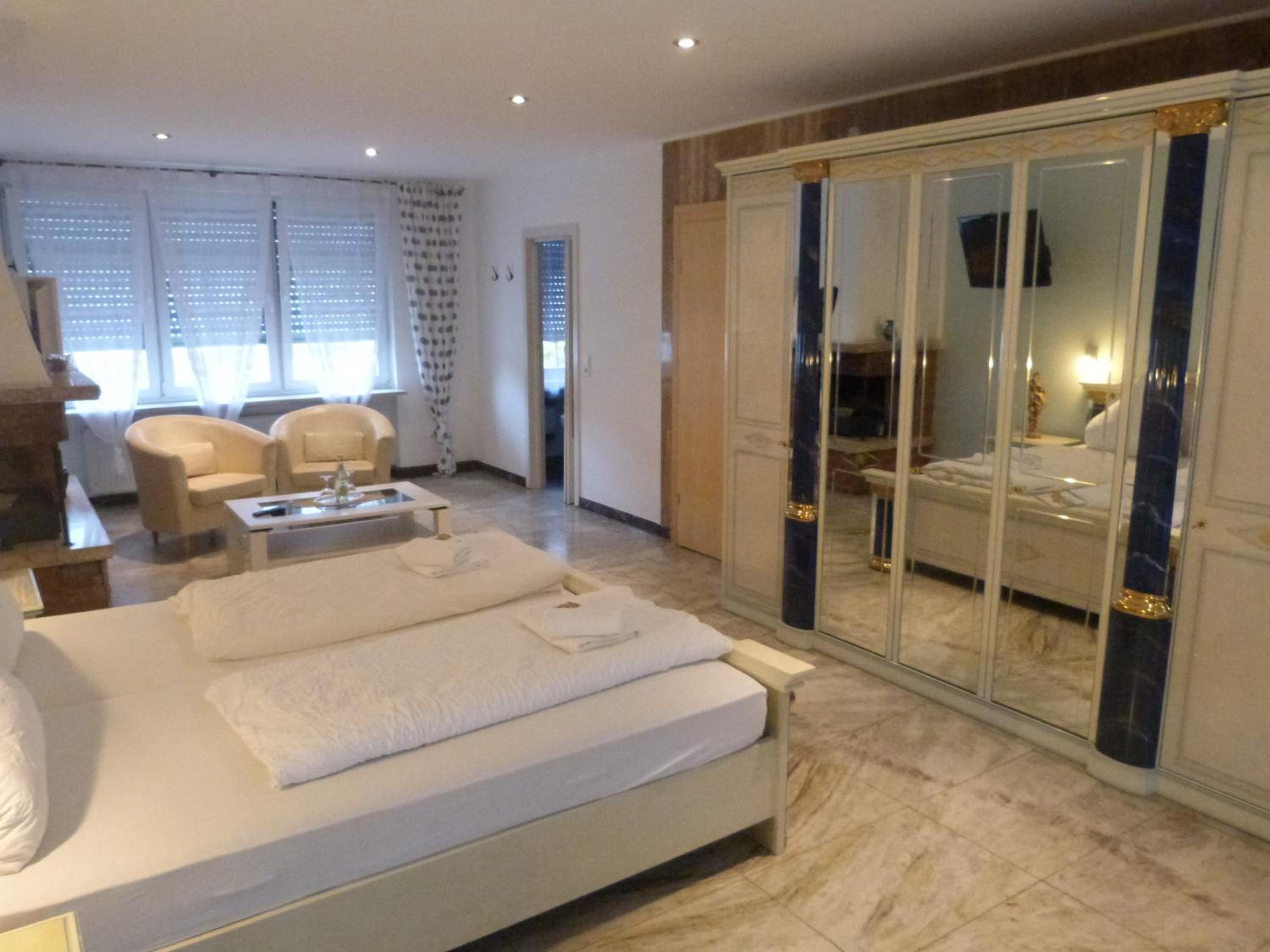Deluxe Double Room with Shower