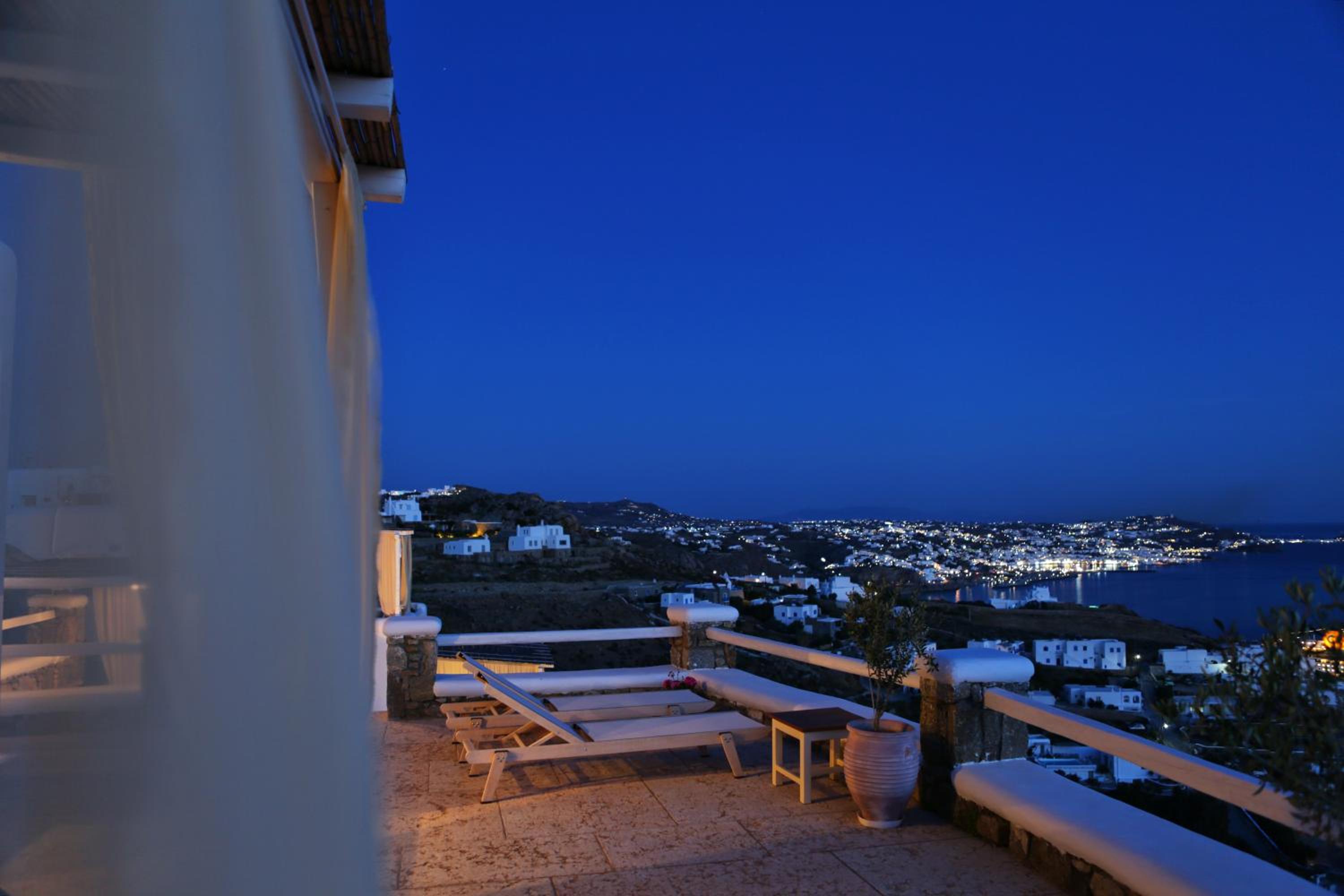 Deluxe Suite with Sea View photo 2