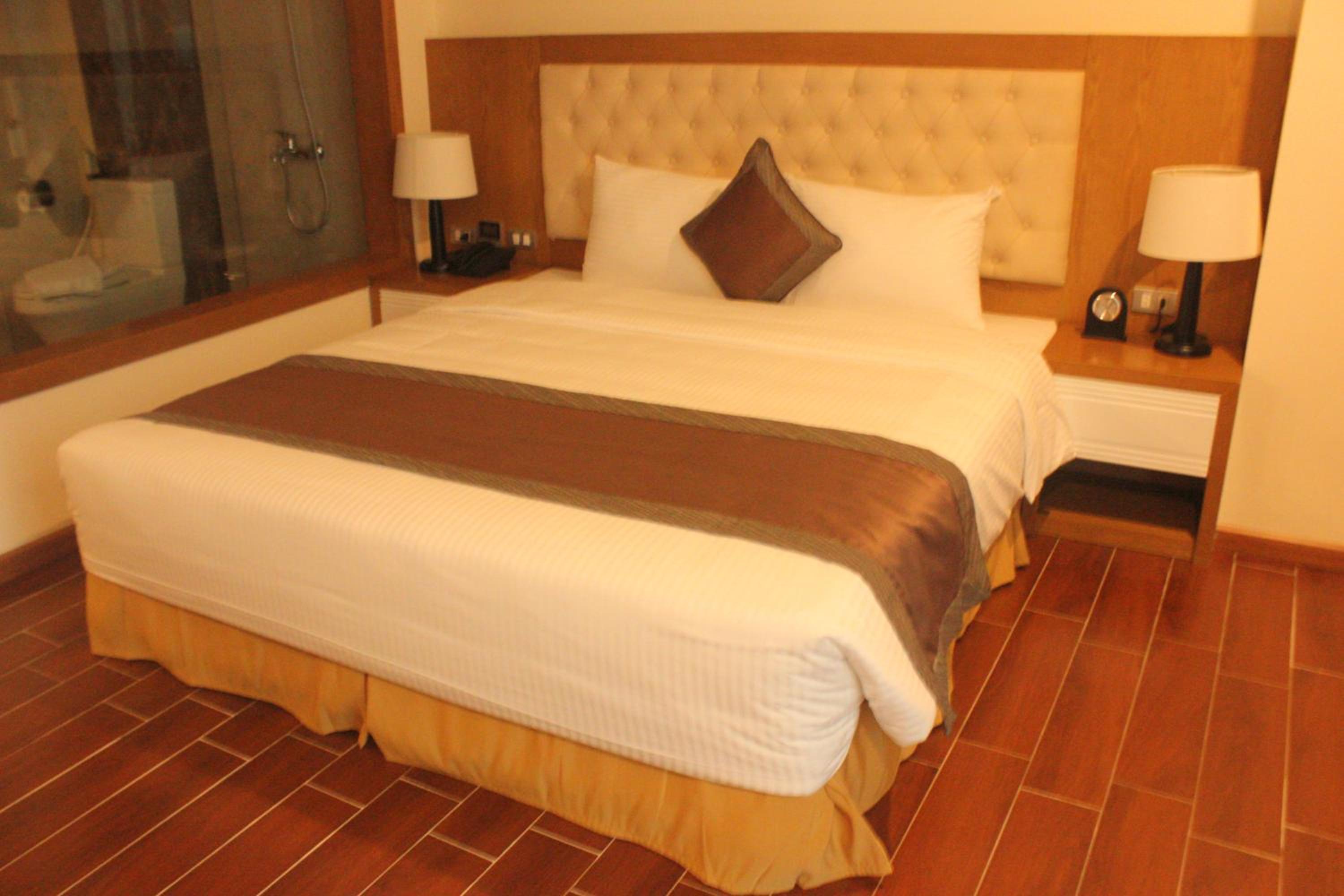 Deluxe King Room photo 2