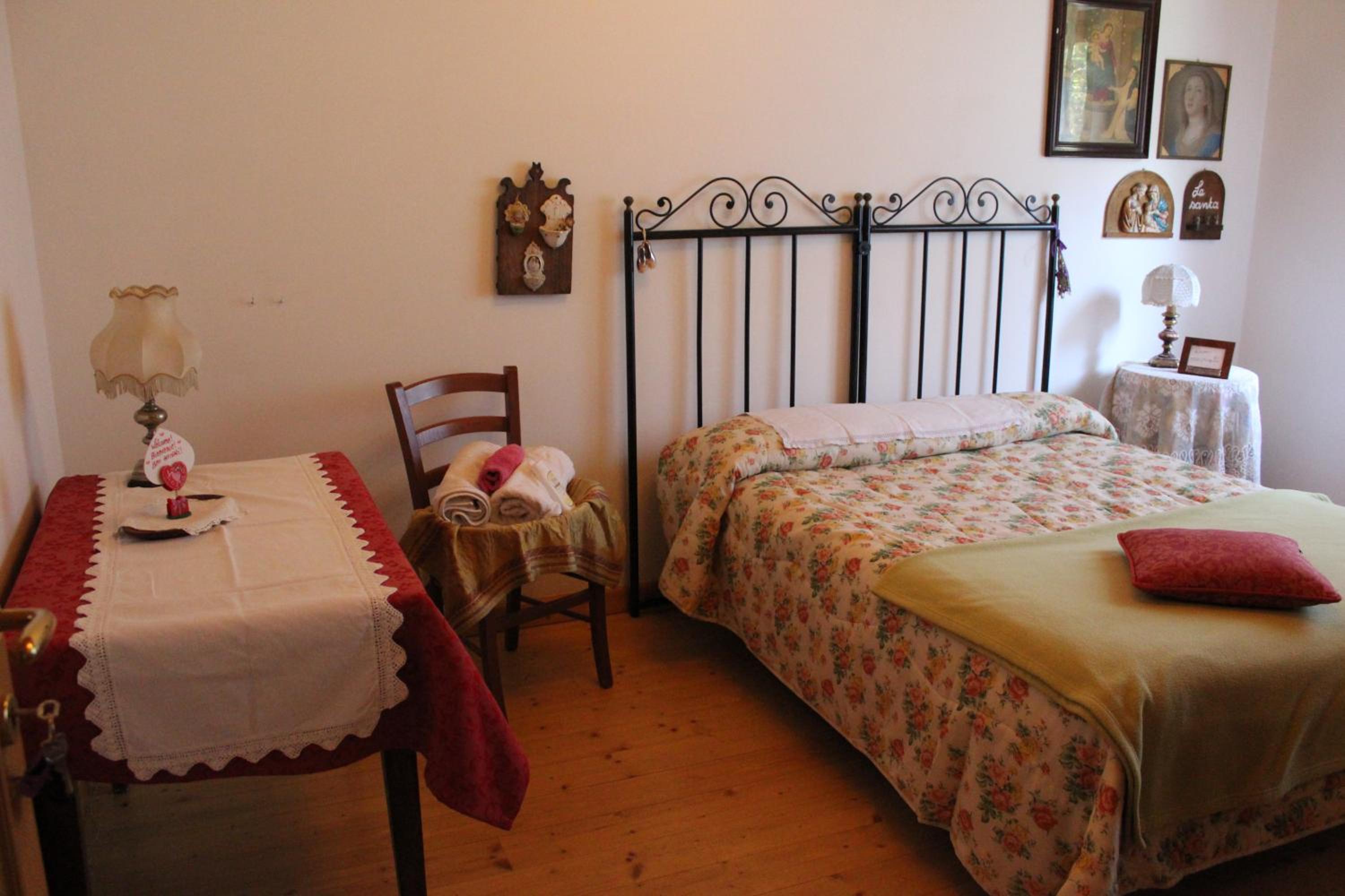 Two-Bedroom Apartment with Private Bathroom  - Photo 9