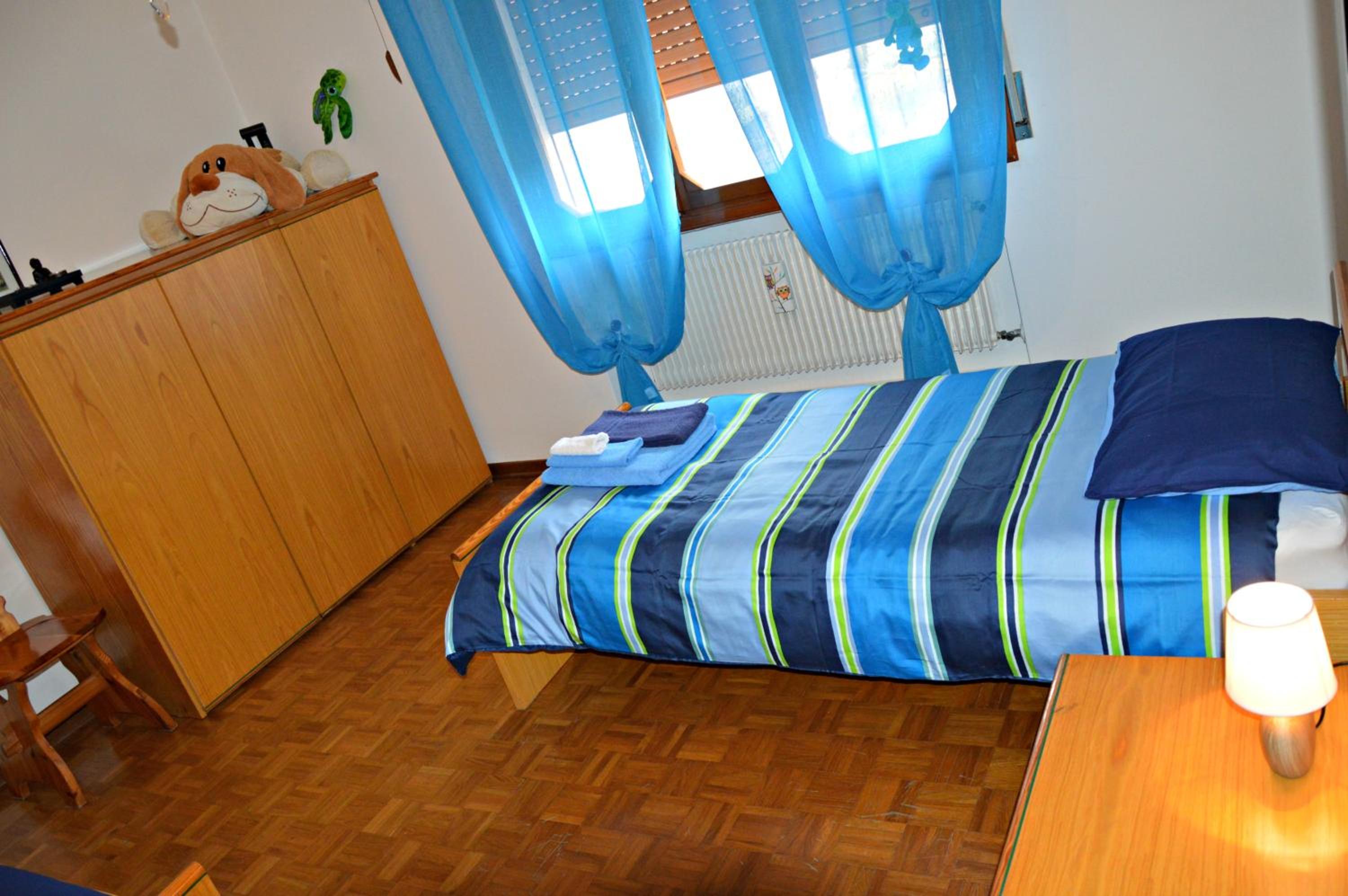 Large Single Room photo 1