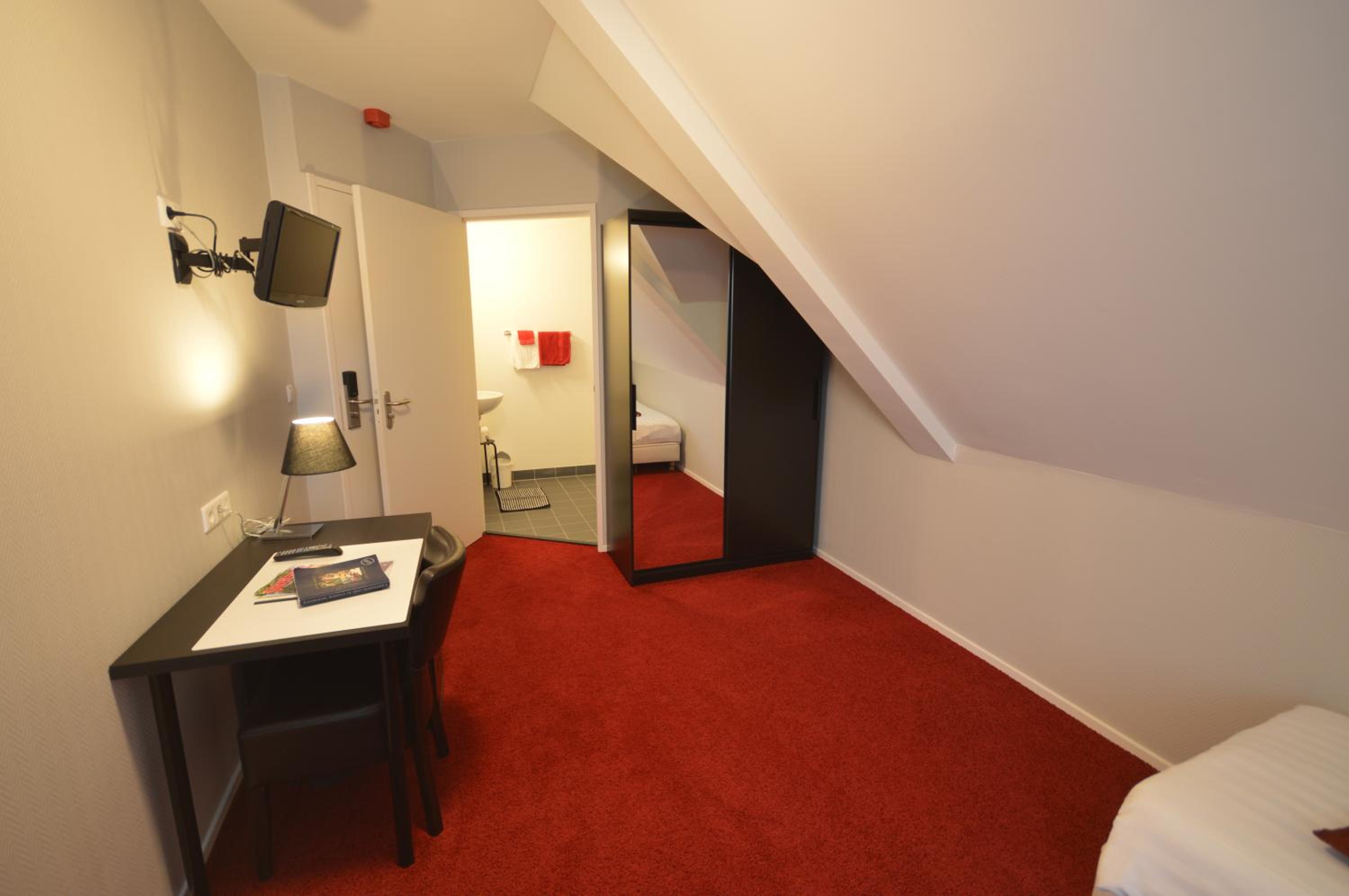 Single Room photo 2