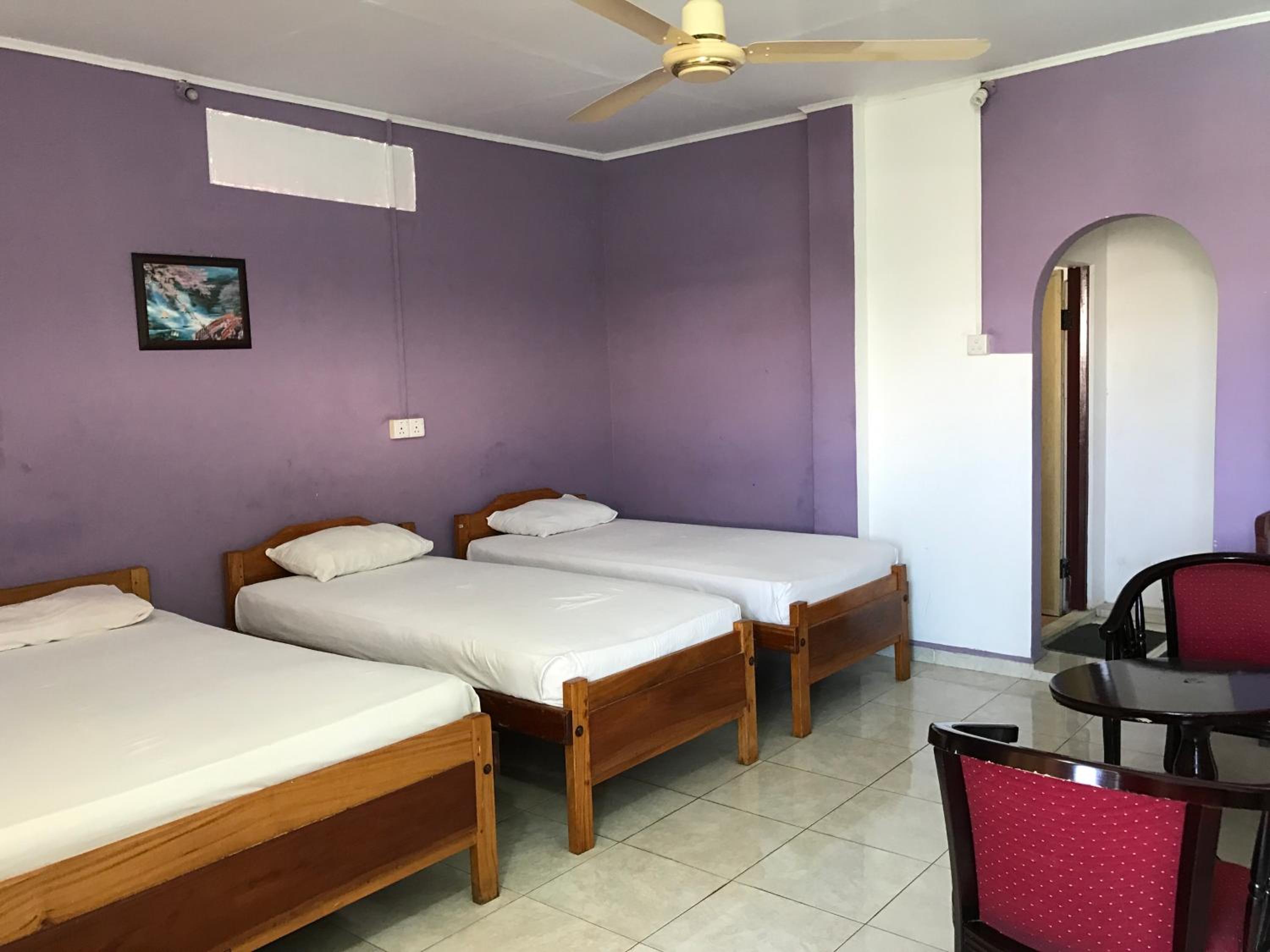 Single Room with Private Bathroom photo 2