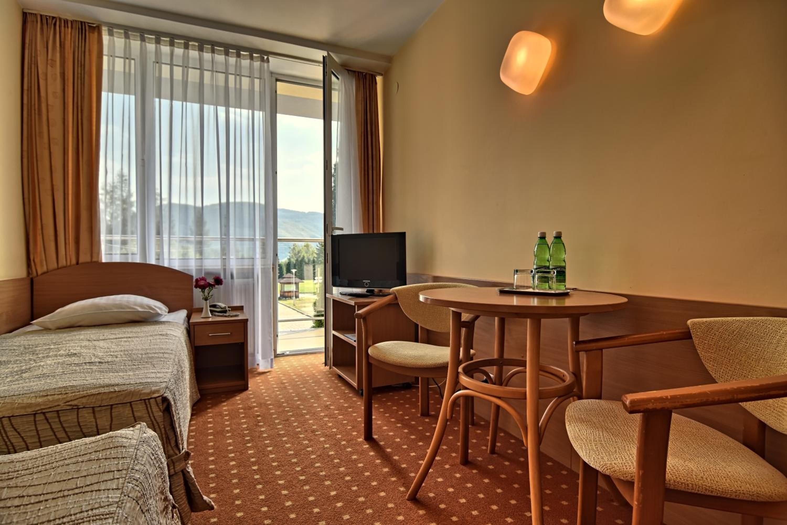 Twin Room - Photo 1