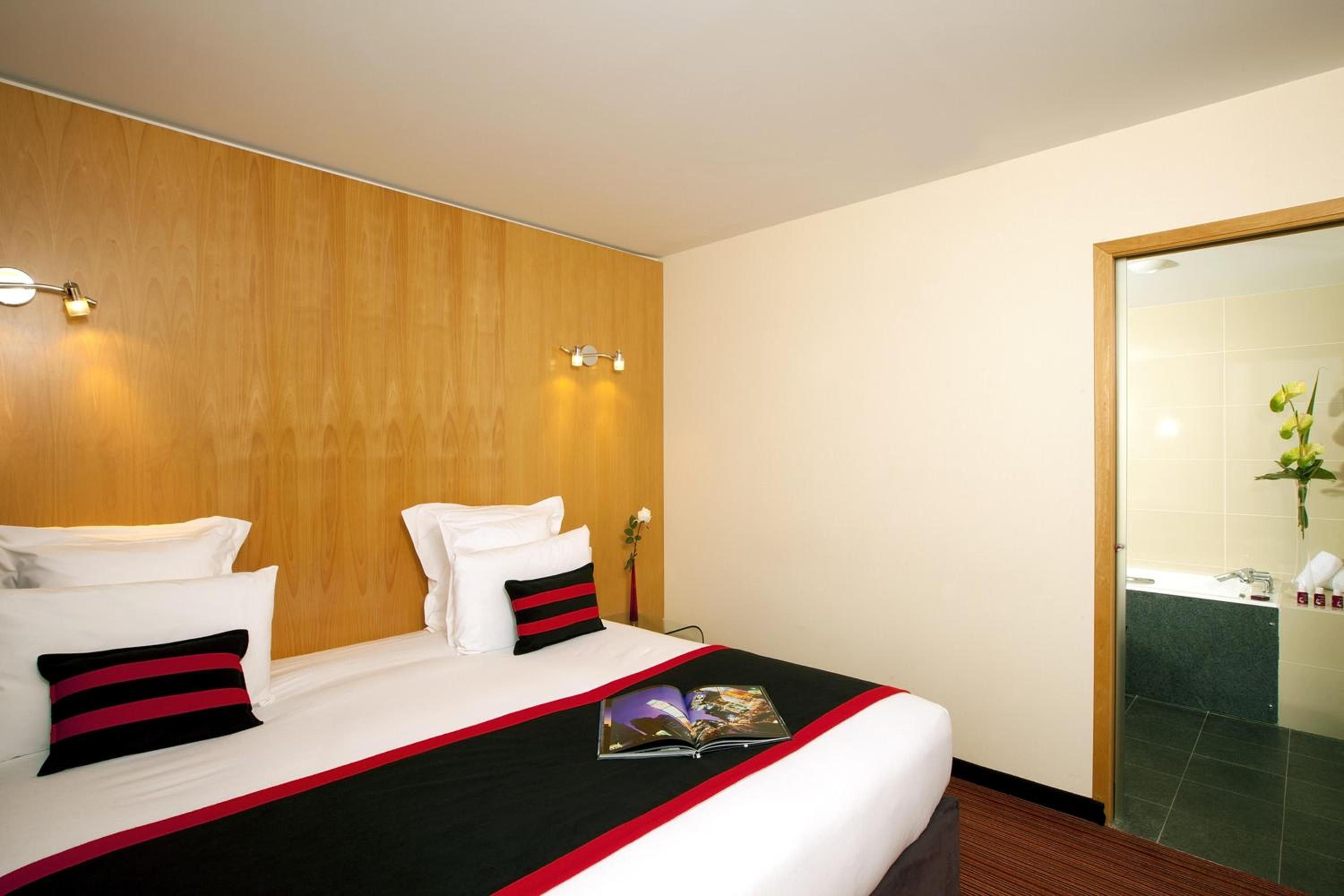Deluxe One-Bedroom Suite photo 1