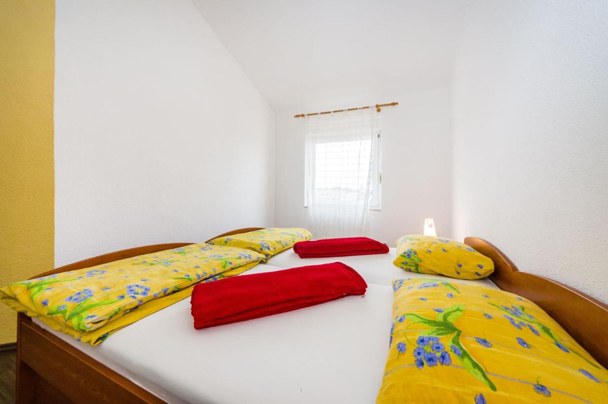 One-Bedroom Apartment - Photo 12