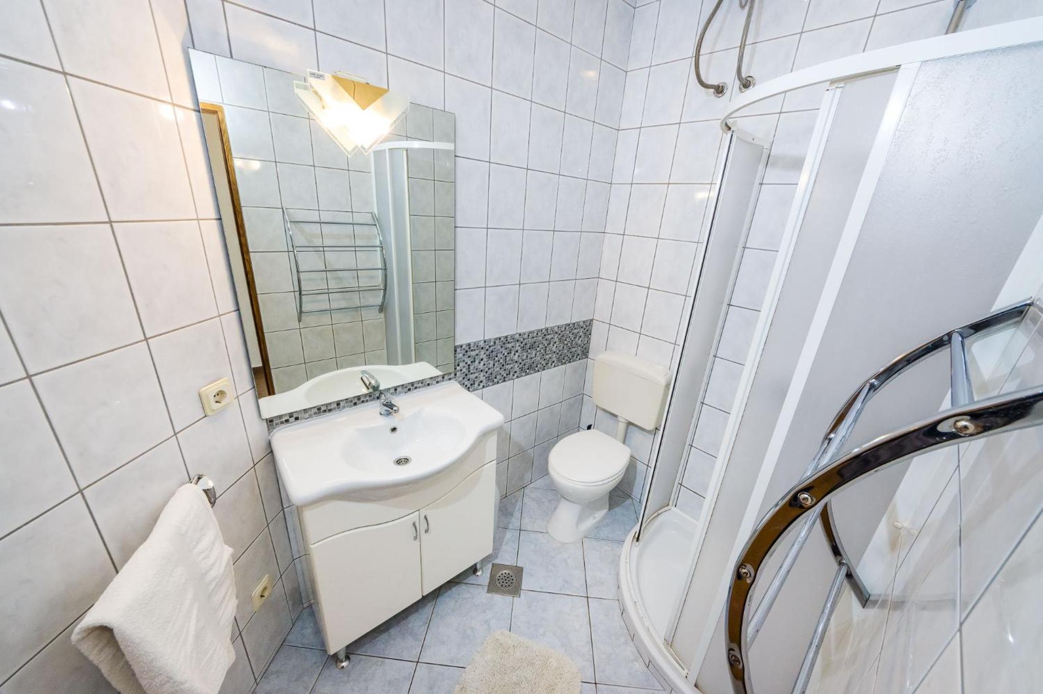 One-Bedroom Apartment - Photo 13