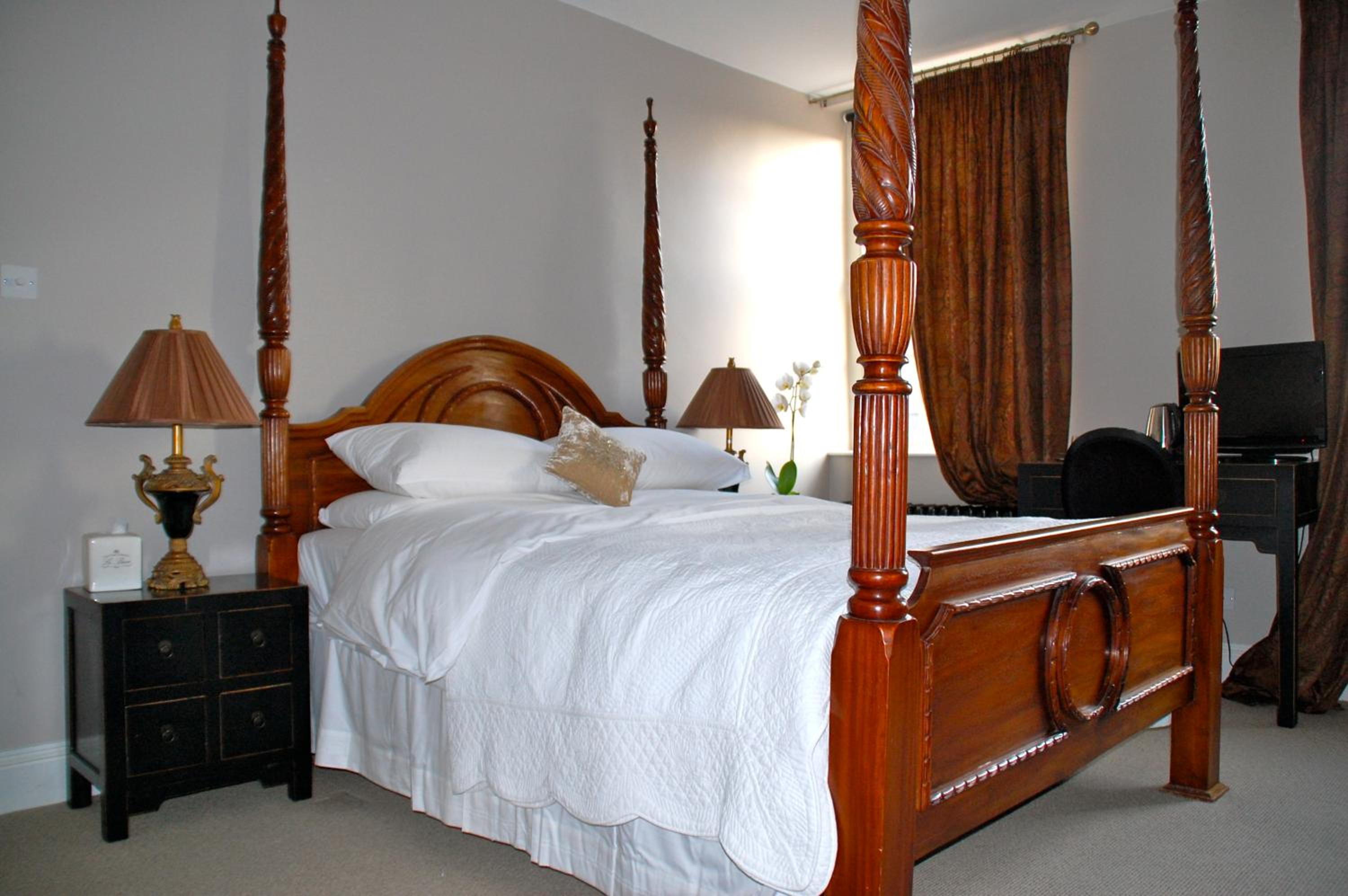 Double Room with Four Poster Bed photo 3