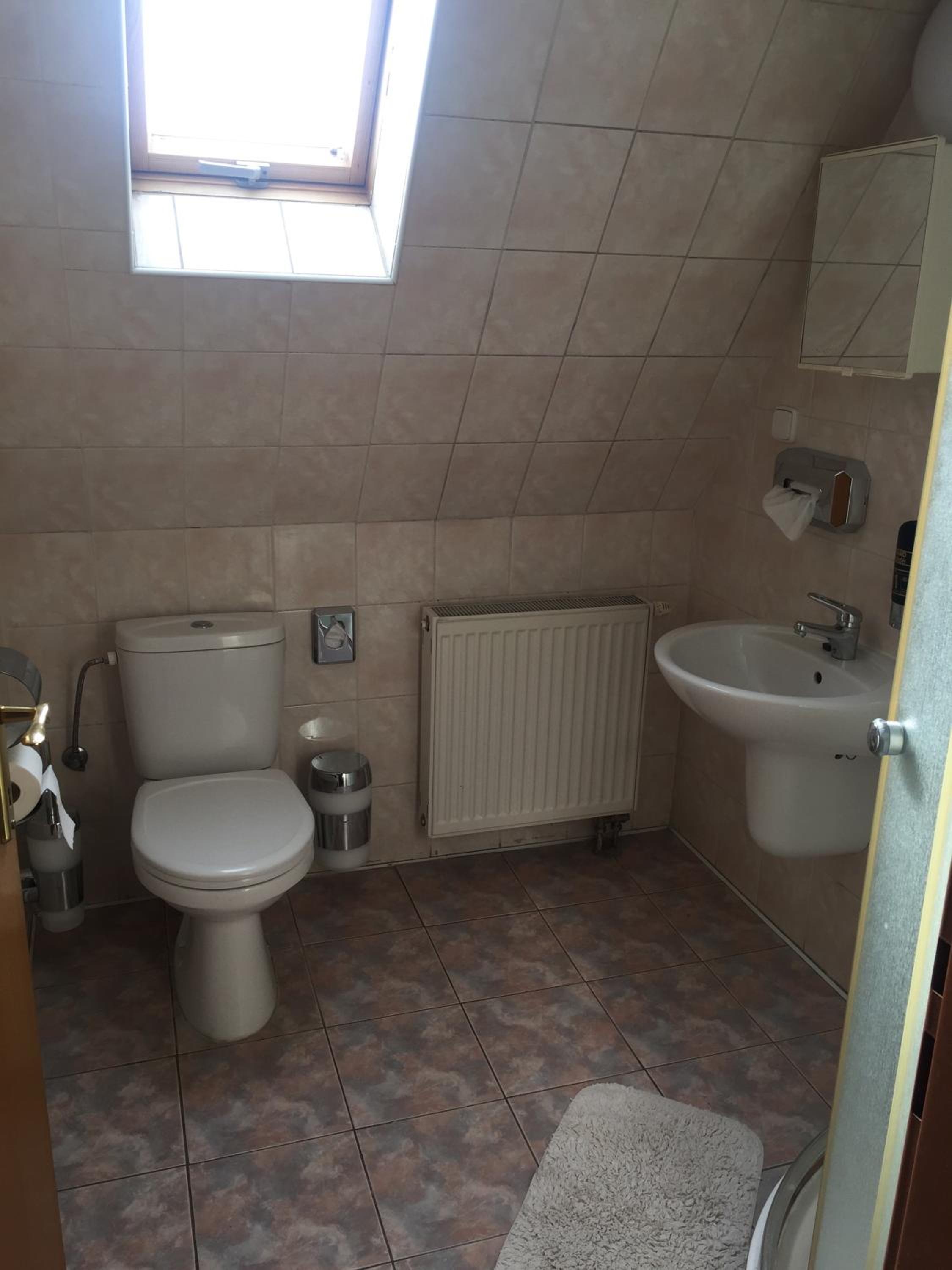 Large Double Room - Photo 4