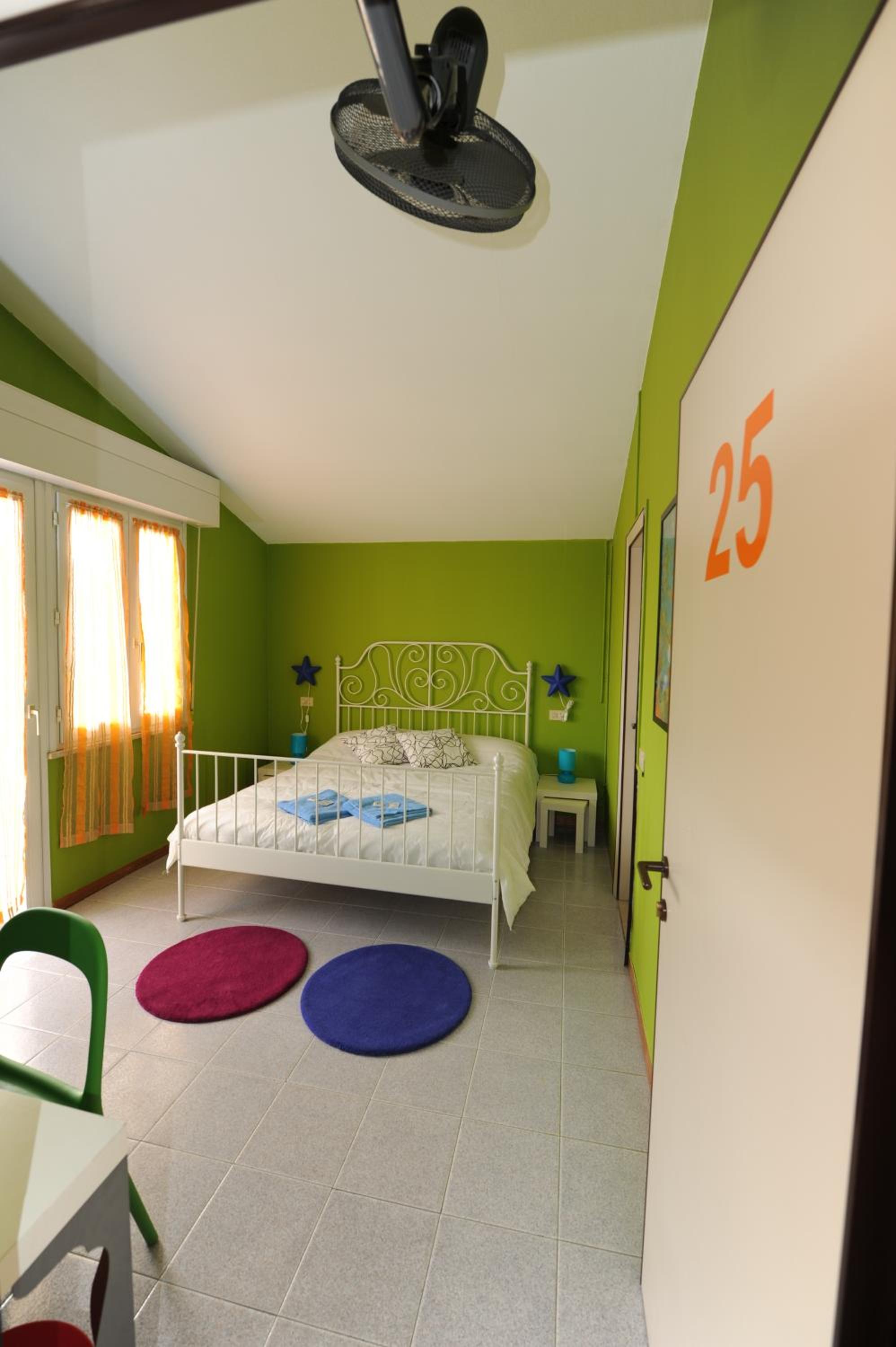Double Room with Balcony and Private Bathroom - Photo 2