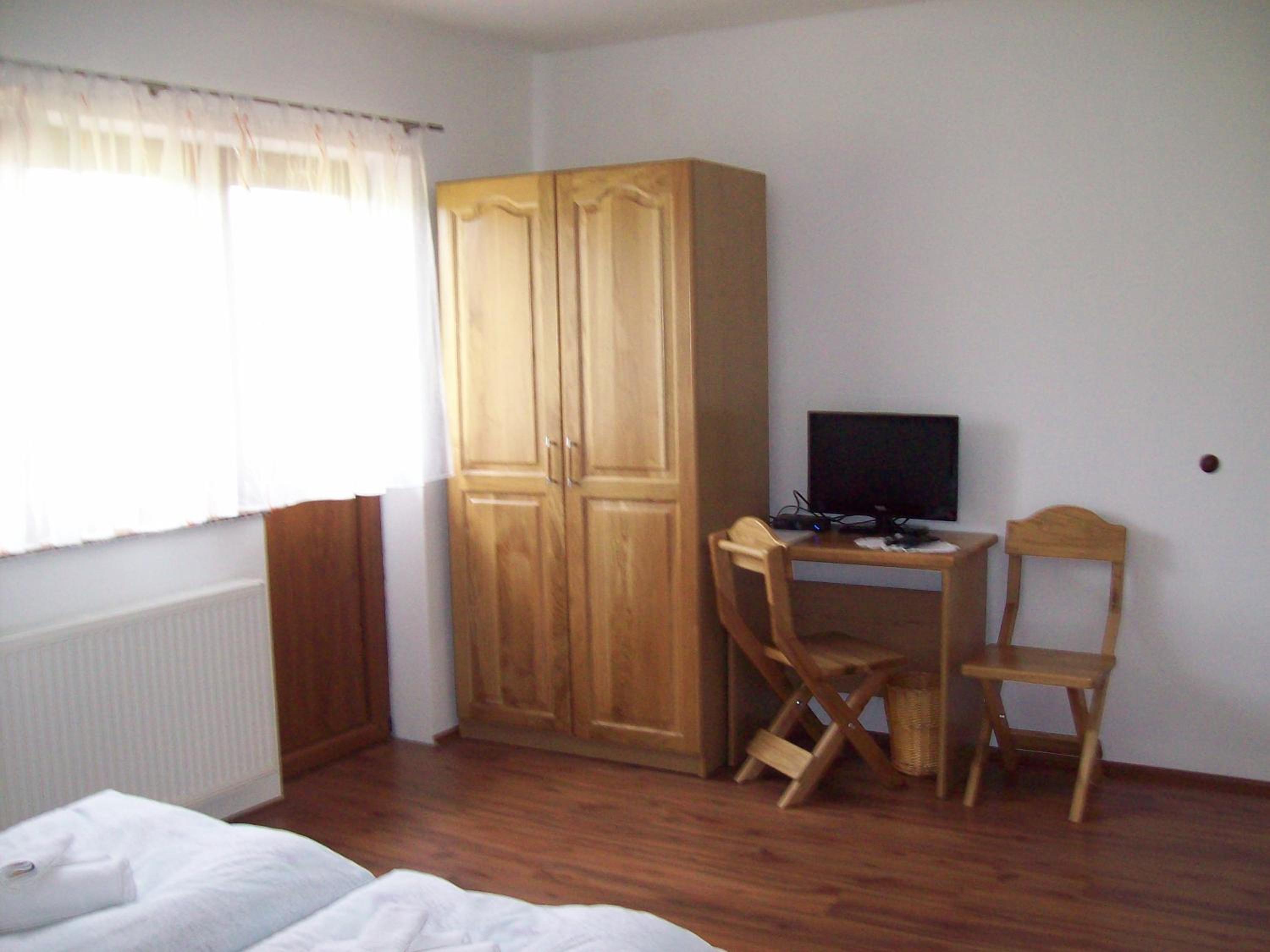 Double Room - Photo 12