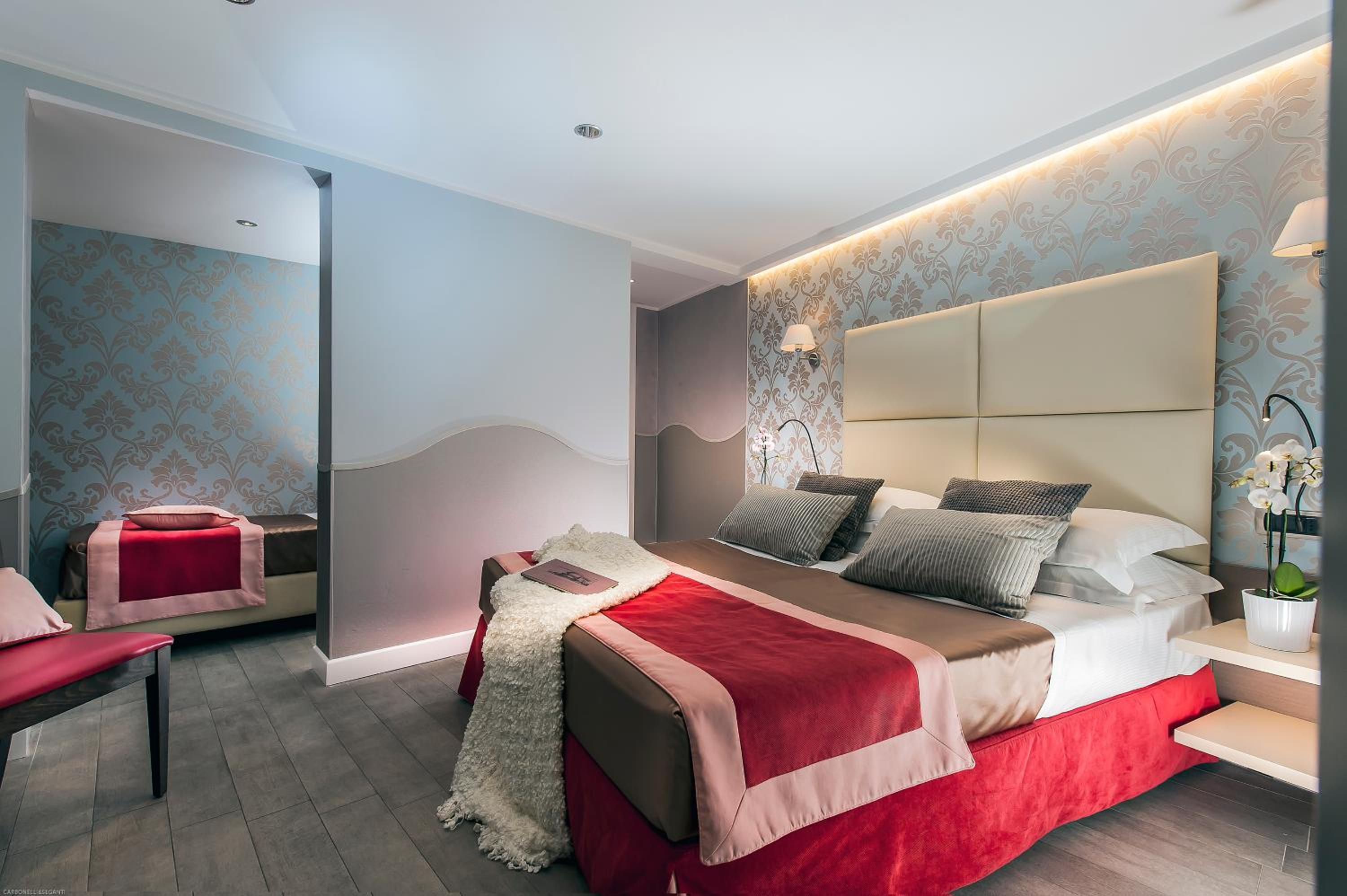 Triple Room thumbnail 6