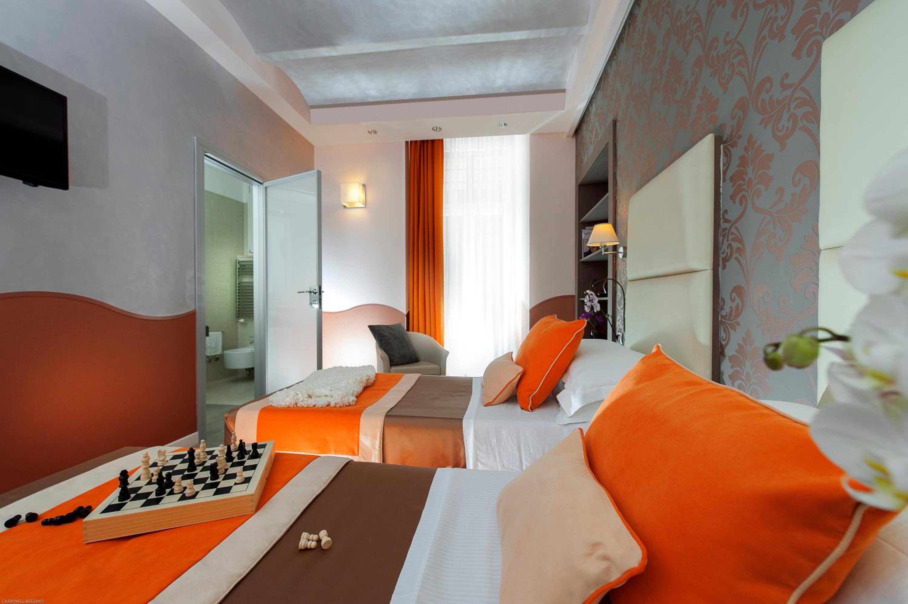Triple Room thumbnail 5