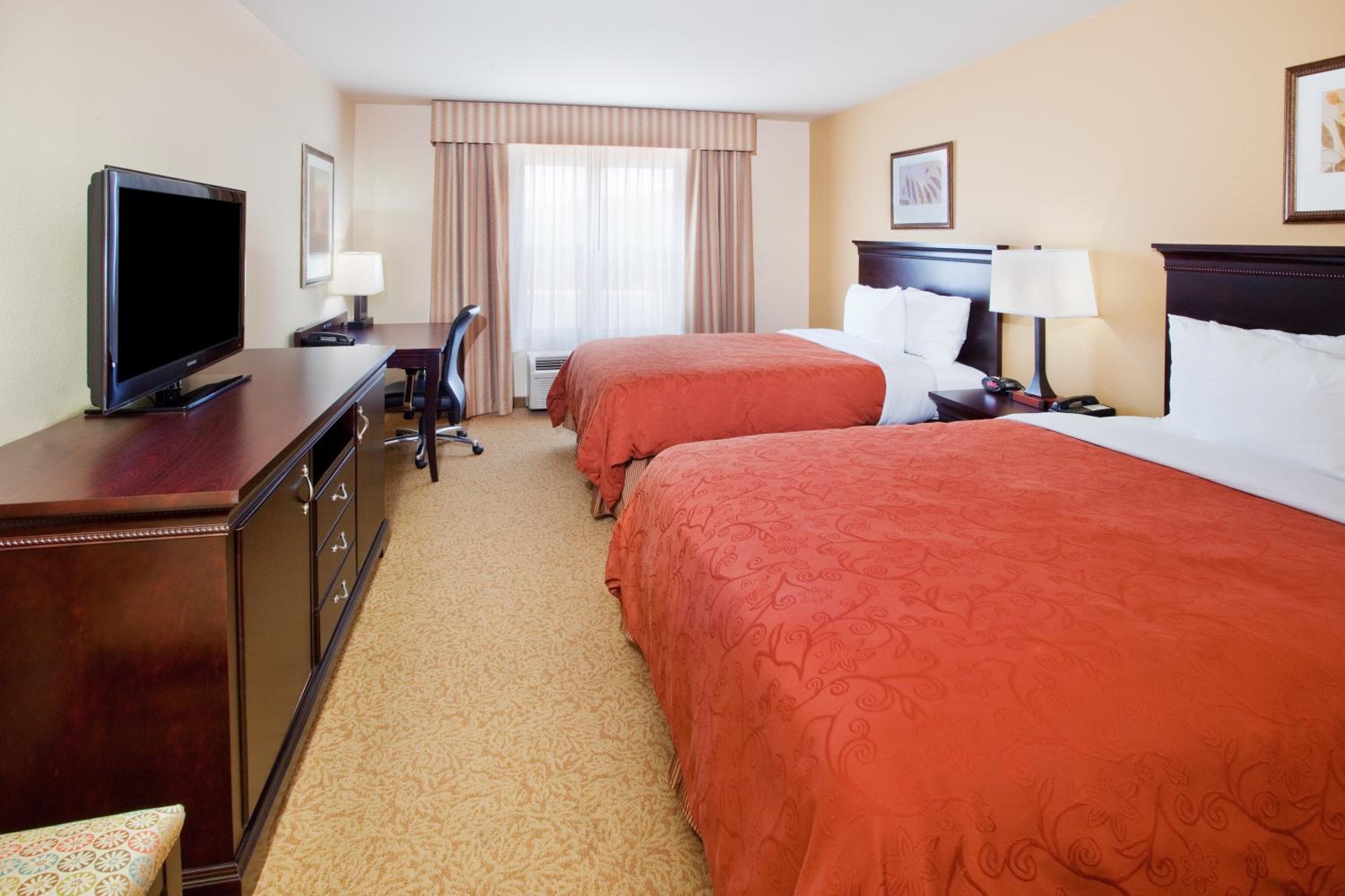 Queen Room with Two Queen Beds - Non-Smoking - Photo 1