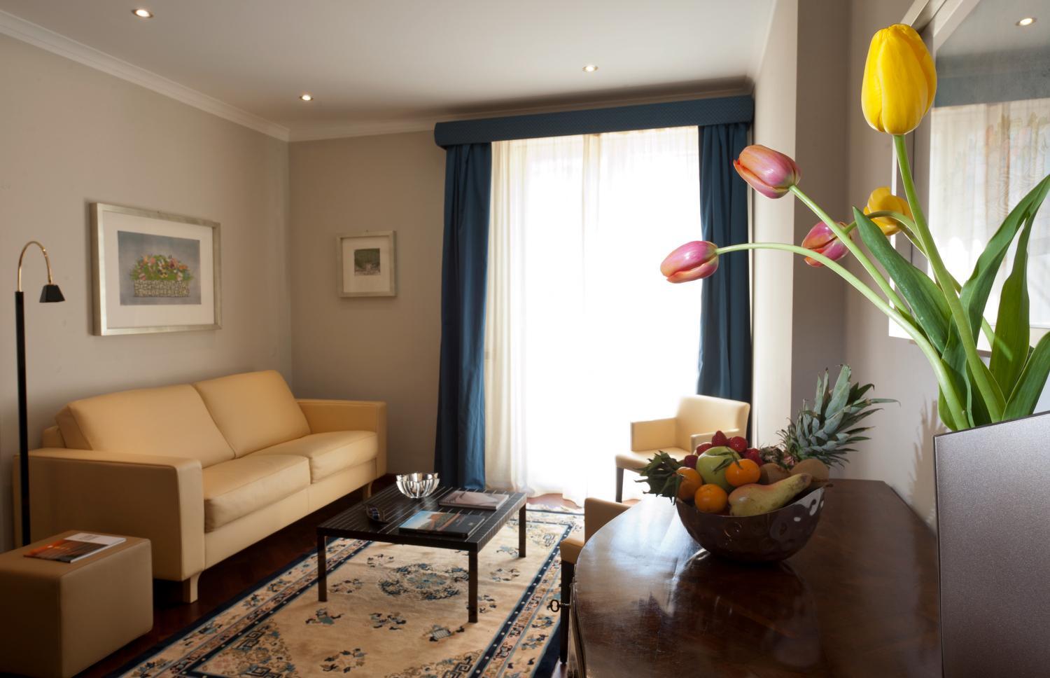 Suite - Photo 9