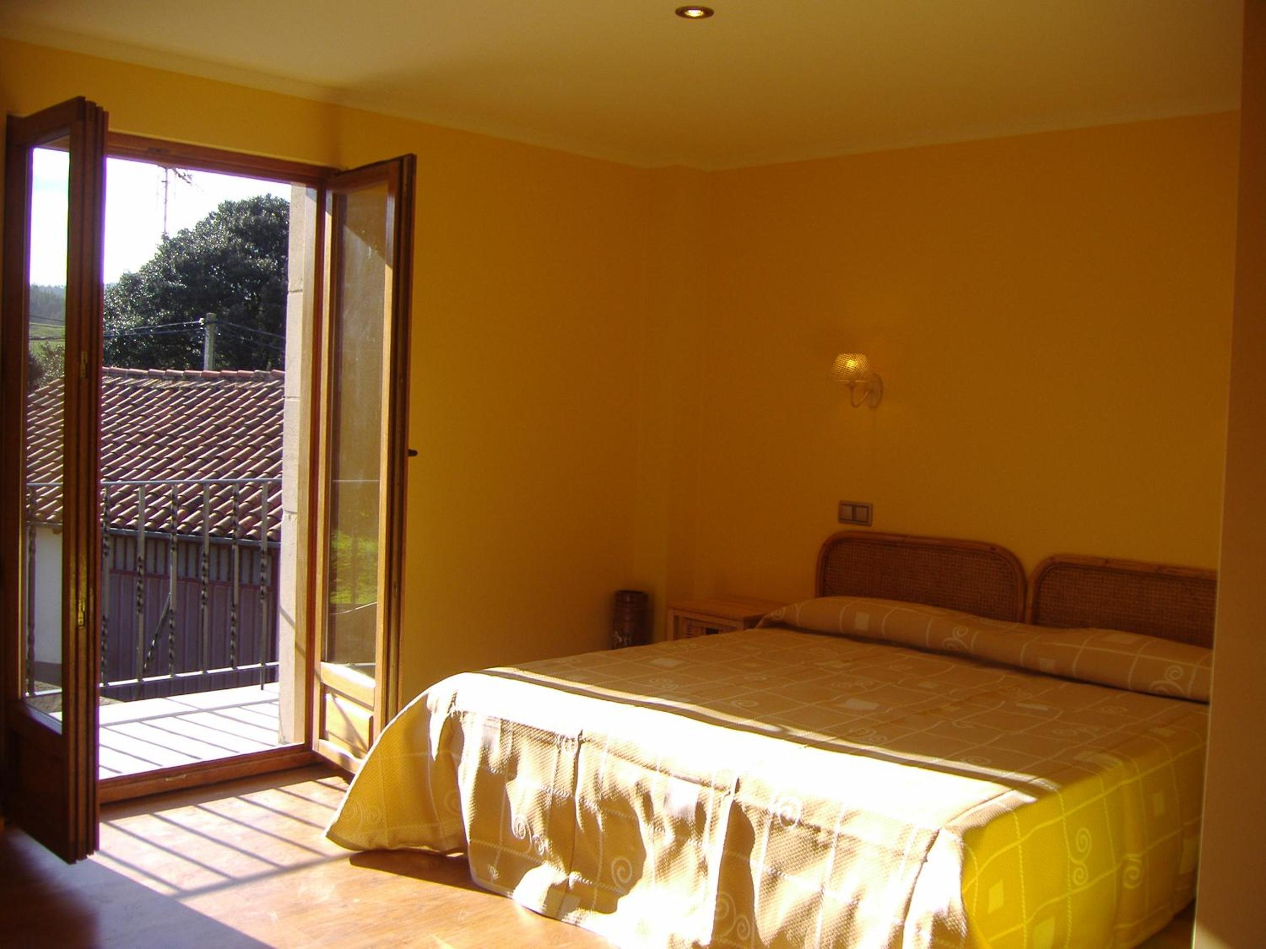 Quadruple Room with Private Bathroom - Photo 1