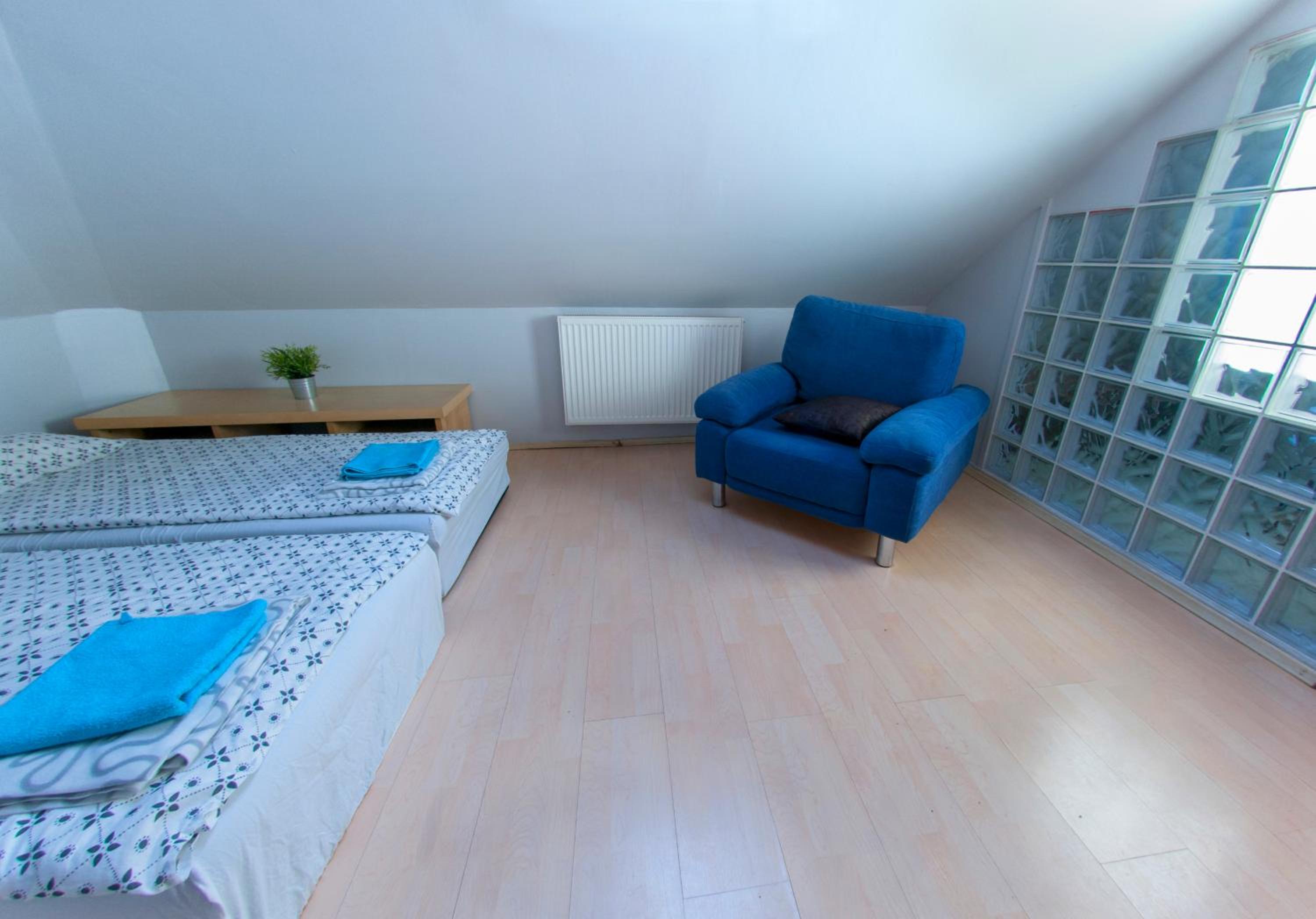 Twin Room with Private Bathroom - Photo 1