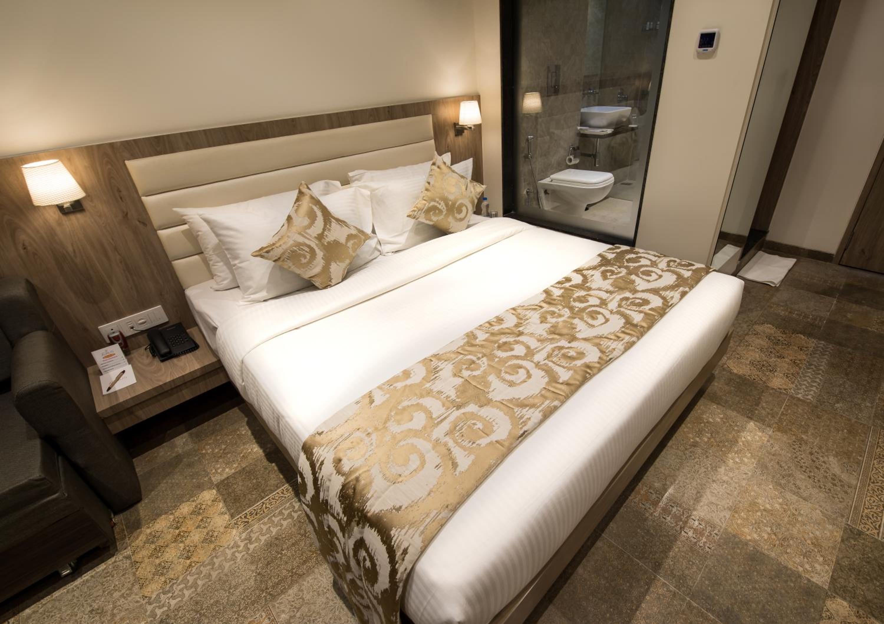 Deluxe Room - Photo 3