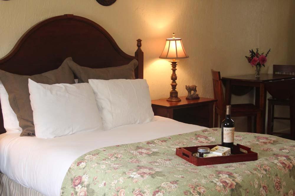 Standard Room, 2 Double Beds - Photo 1