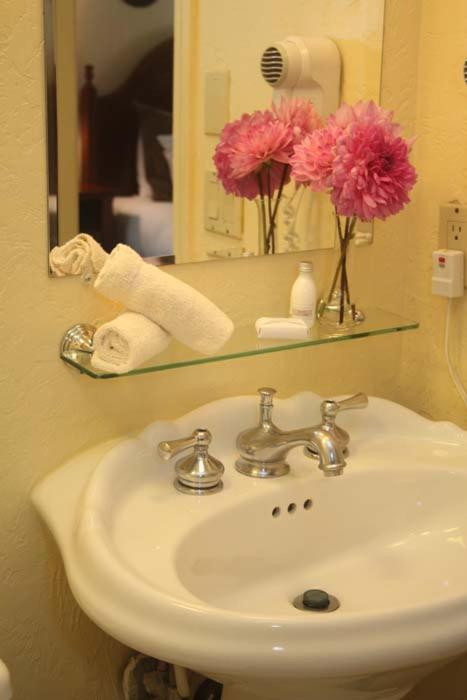 Standard Room, 2 Double Beds - Photo 2