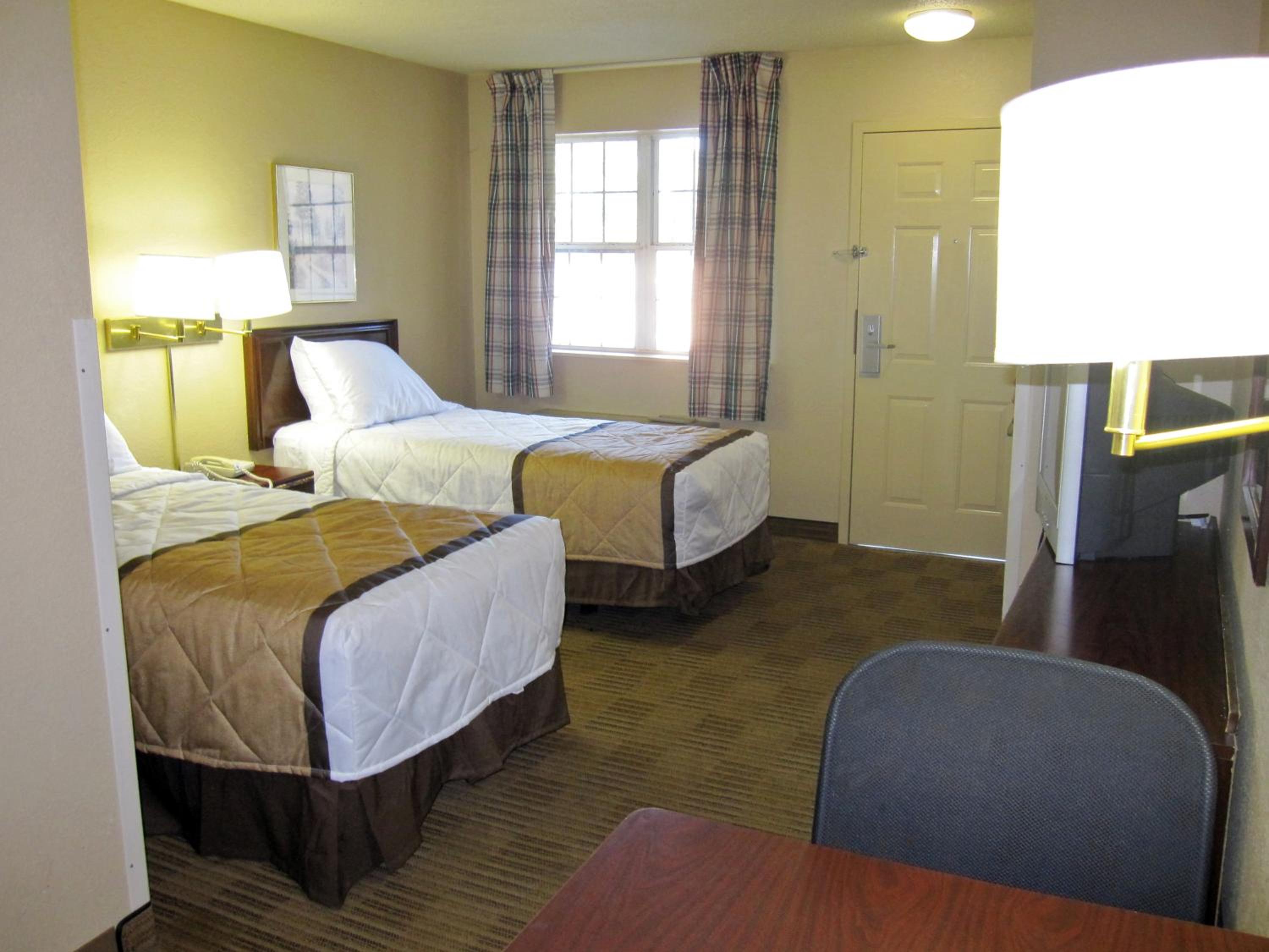 Studio with 2 Twin Beds - Non-Smoking - Photo 11