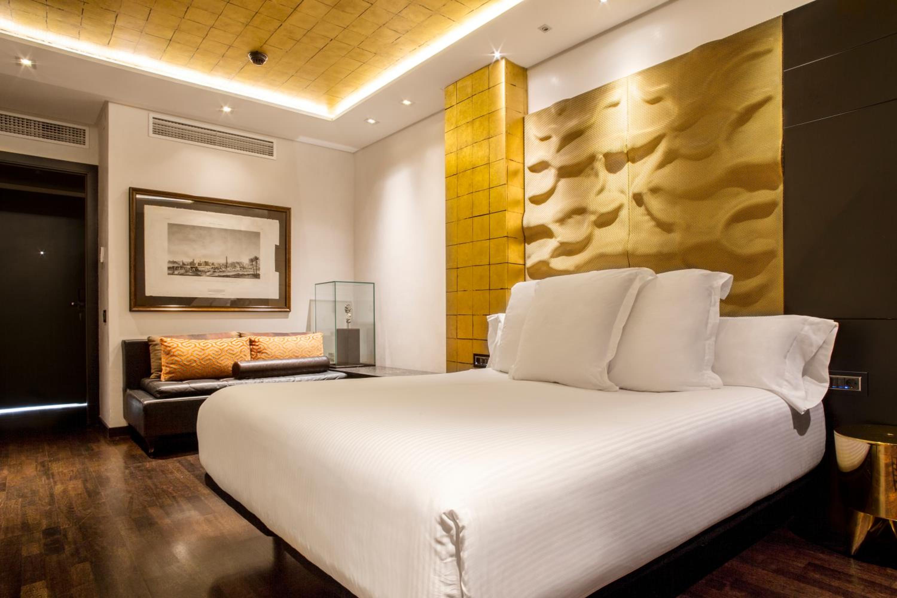 Superior Double or Twin Room (1-2 Adults) thumbnail 6