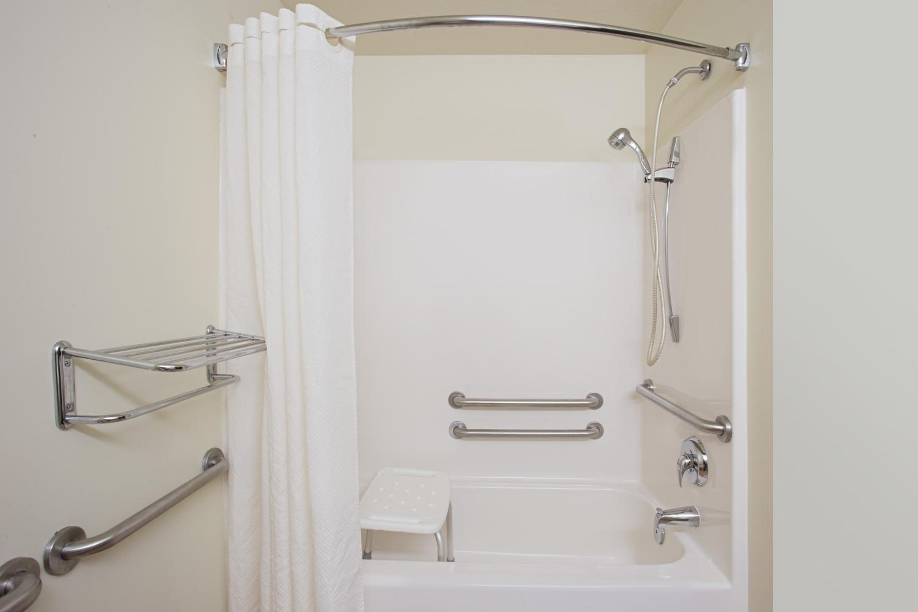 Queen Room - Mobility Access/Non-Smoking - Photo 3
