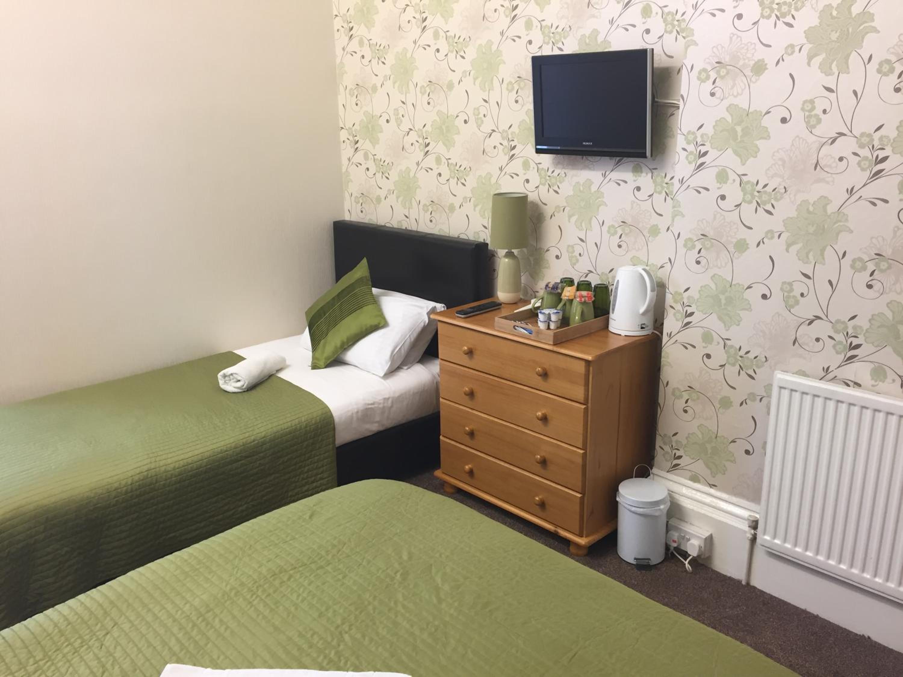 Double or Twin Room with Private Bathroom photo 2