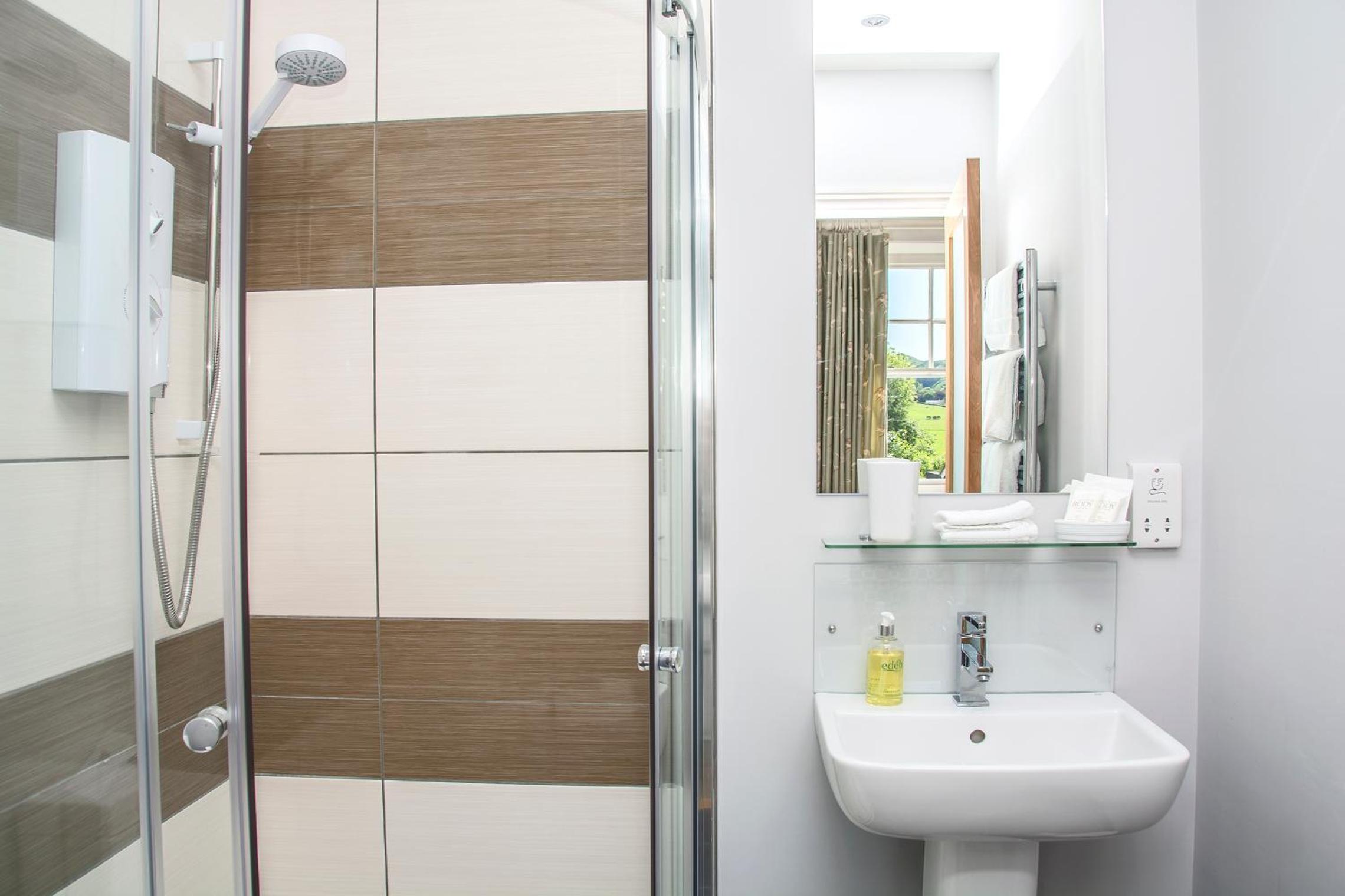 Large Double or Twin Room - Photo 3