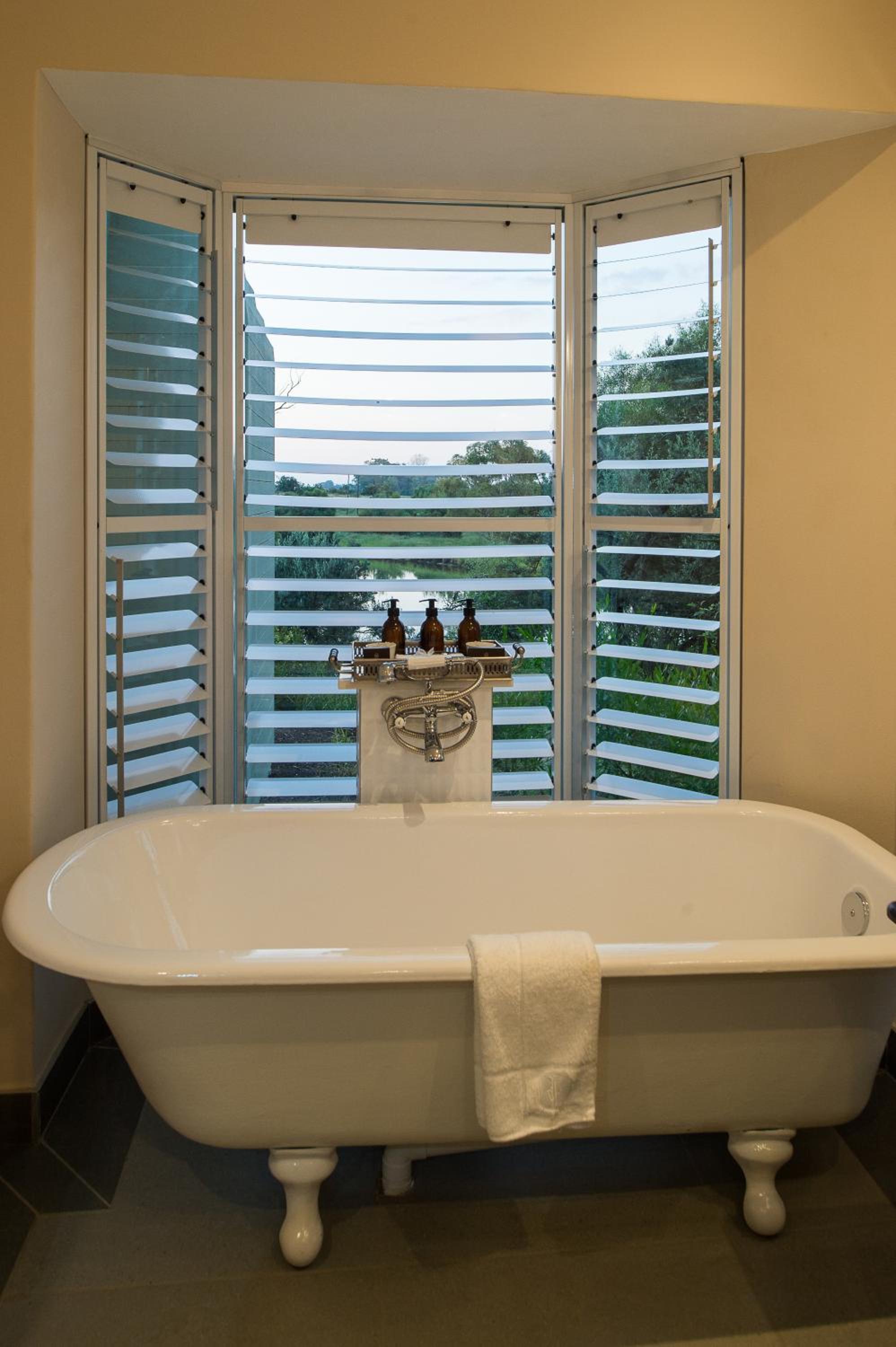 Executive Suite - Photo 10