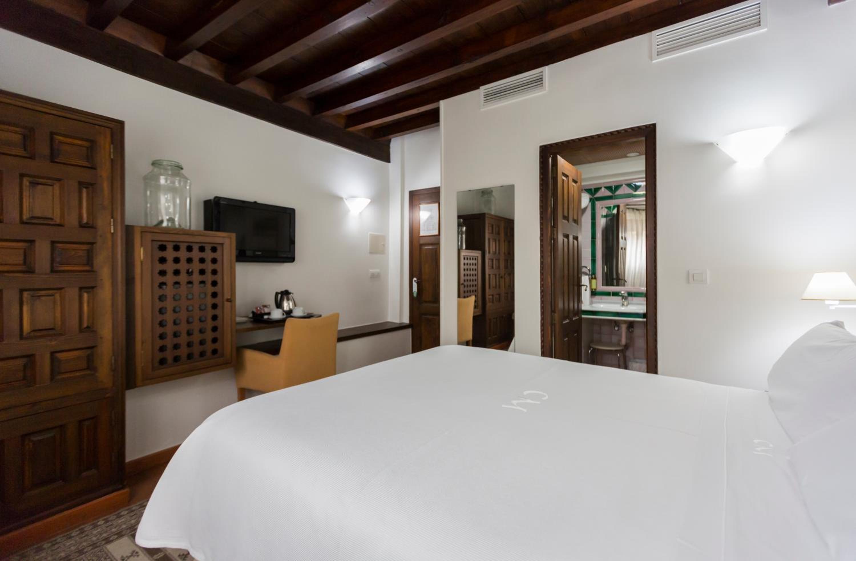 Superior Double or Twin Room with lateral Alhambra view - Photo 8