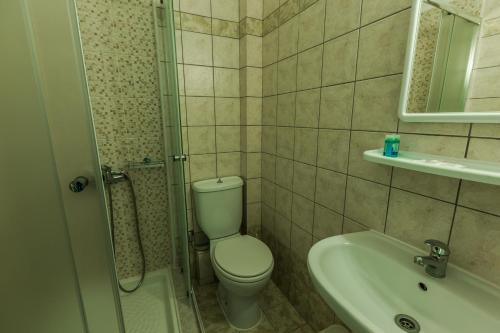 Studio (3 Adults) - Photo 2