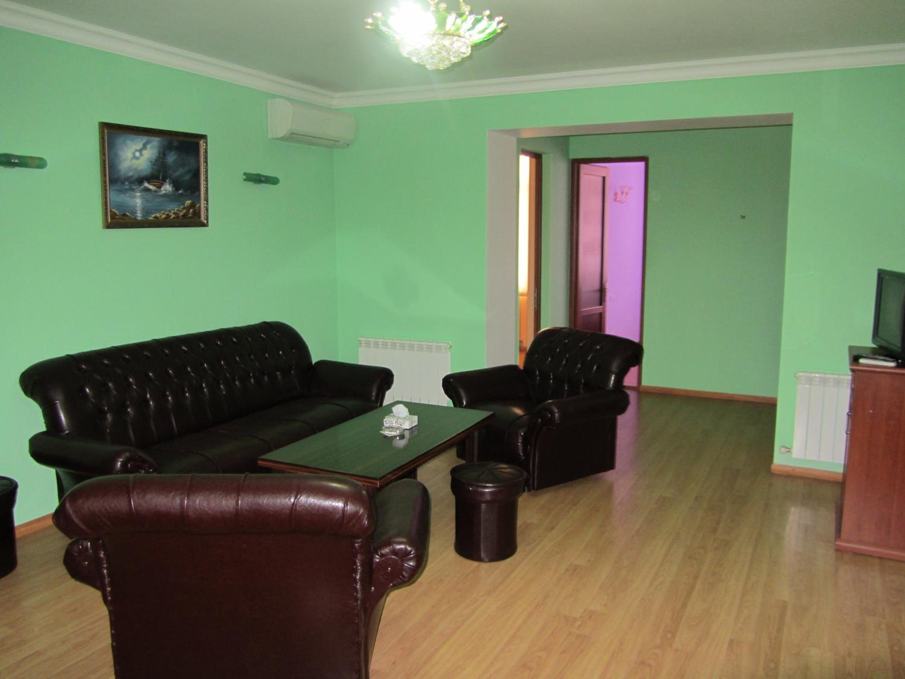 Family Room photo 2