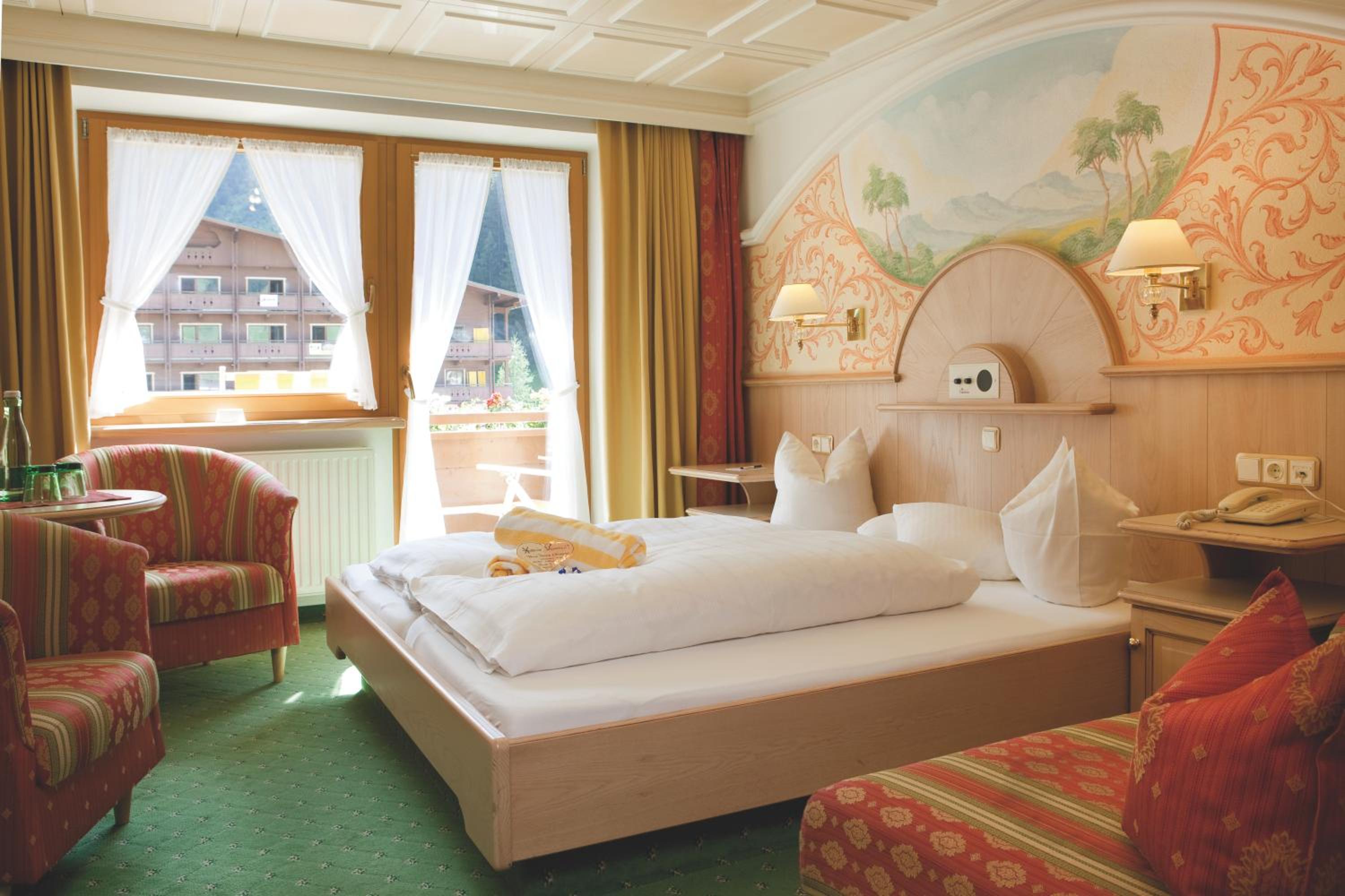 Superior Double Room - Glacier View photo 1