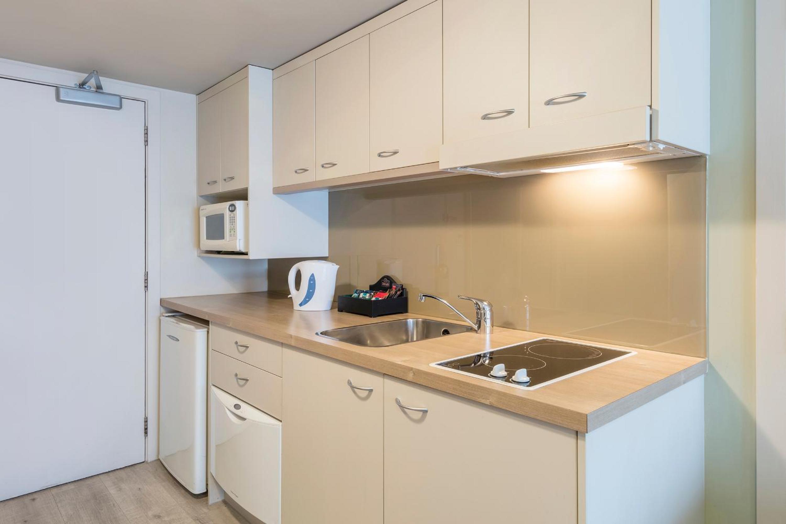 One-Bedroom Suite - Photo 3
