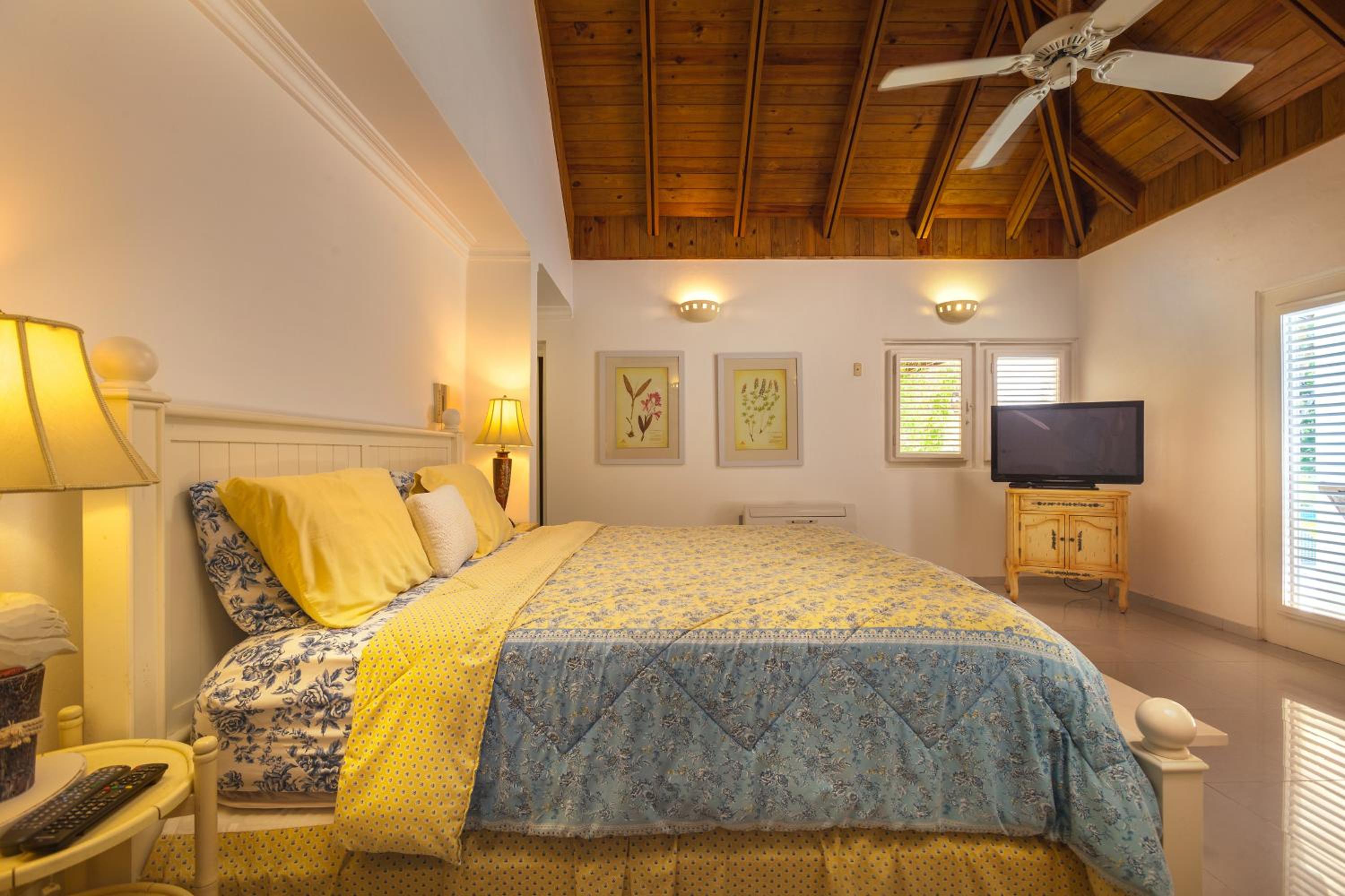 Classic Five-Bedroom Villa - Golf Cart Included - Photo 6
