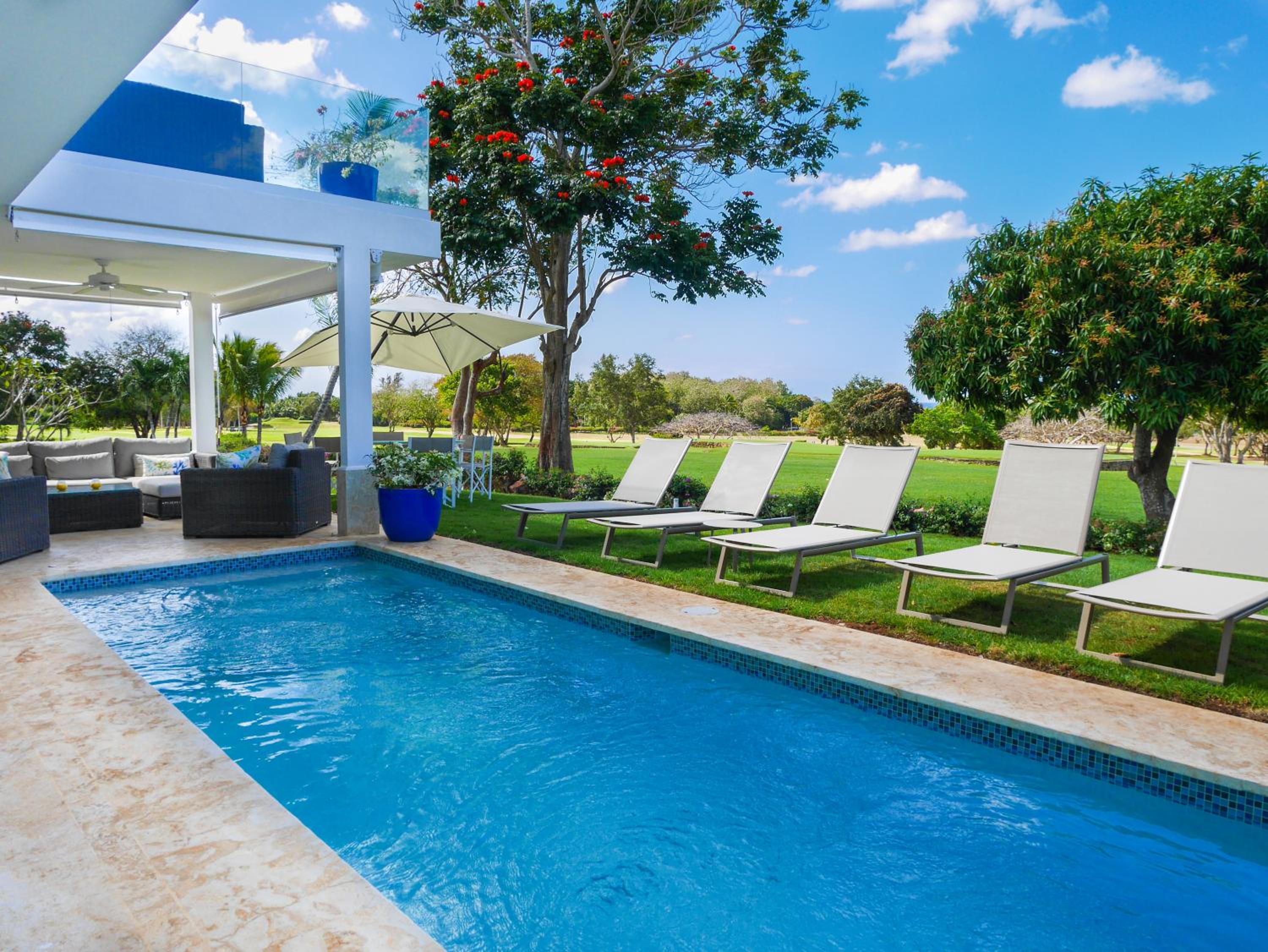 Classic Four-Bedroom Villa - Golf Cart Included - Photo 10