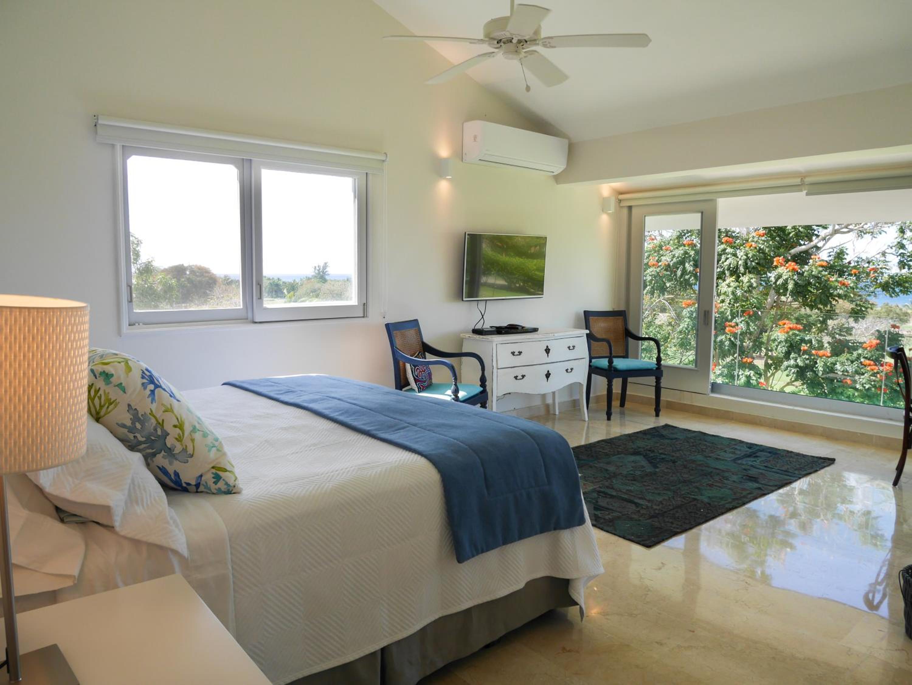 Classic Four-Bedroom Villa - Golf Cart Included - Photo 1