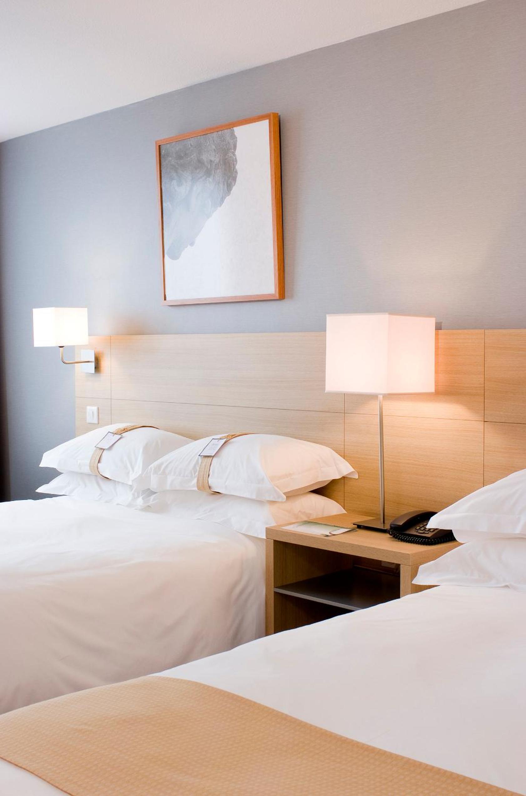 Classic Double Room with Two Double Beds - Photo 3