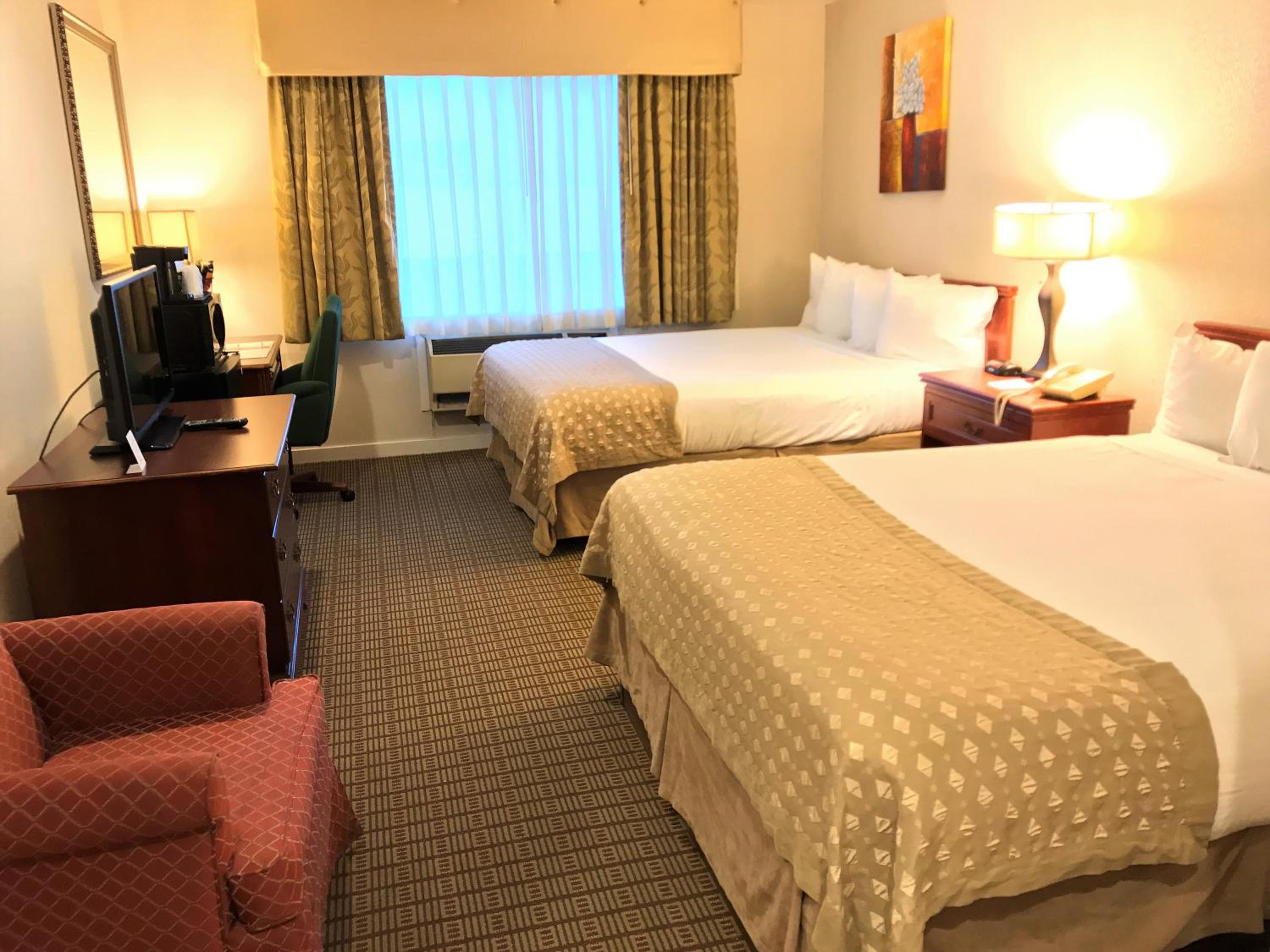 Queen Room with Two Queen Beds - Non-Smoking - Photo 1